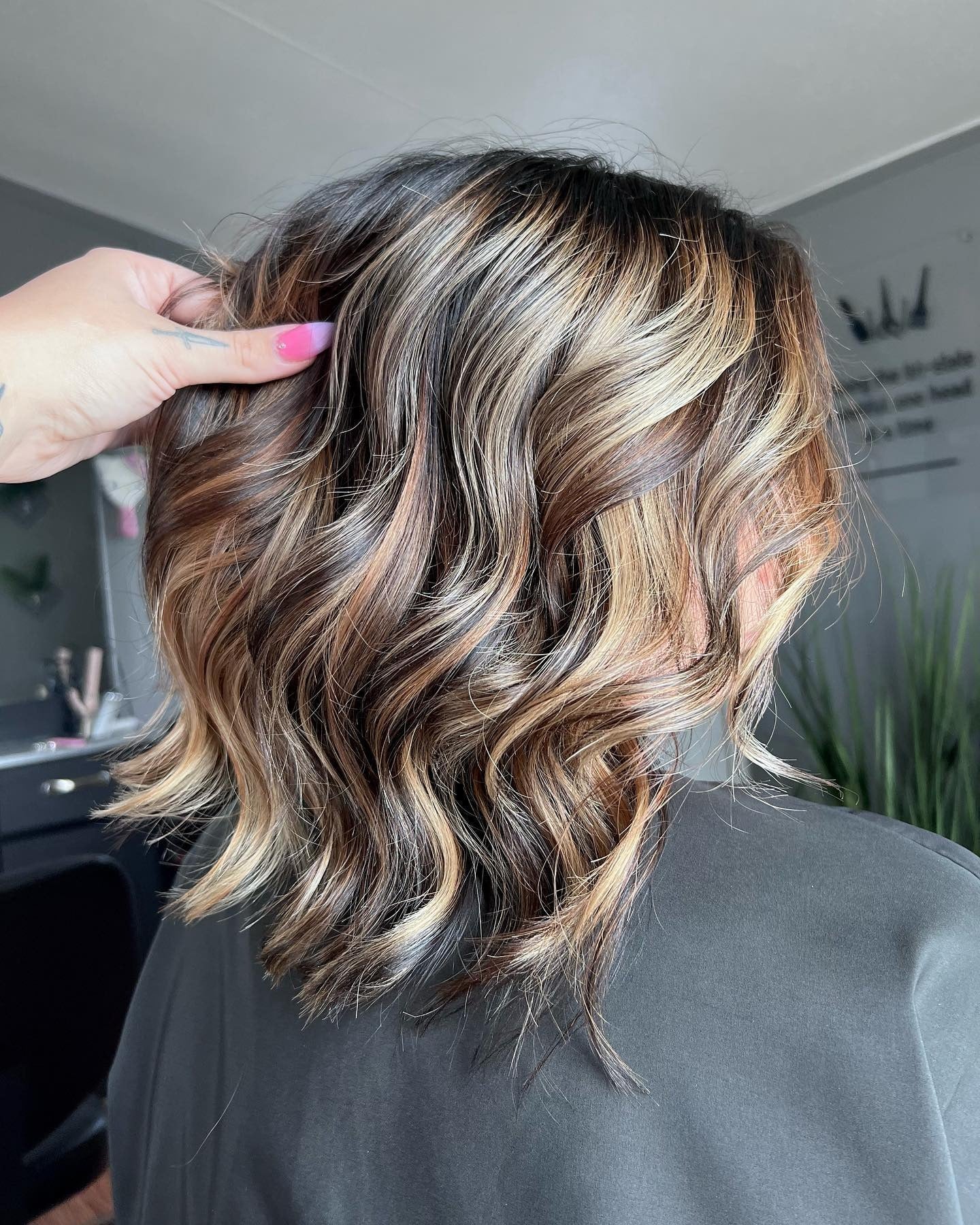 7. Strukturierter Mokka-Balayage-Bob (Herbsthaarfarben)