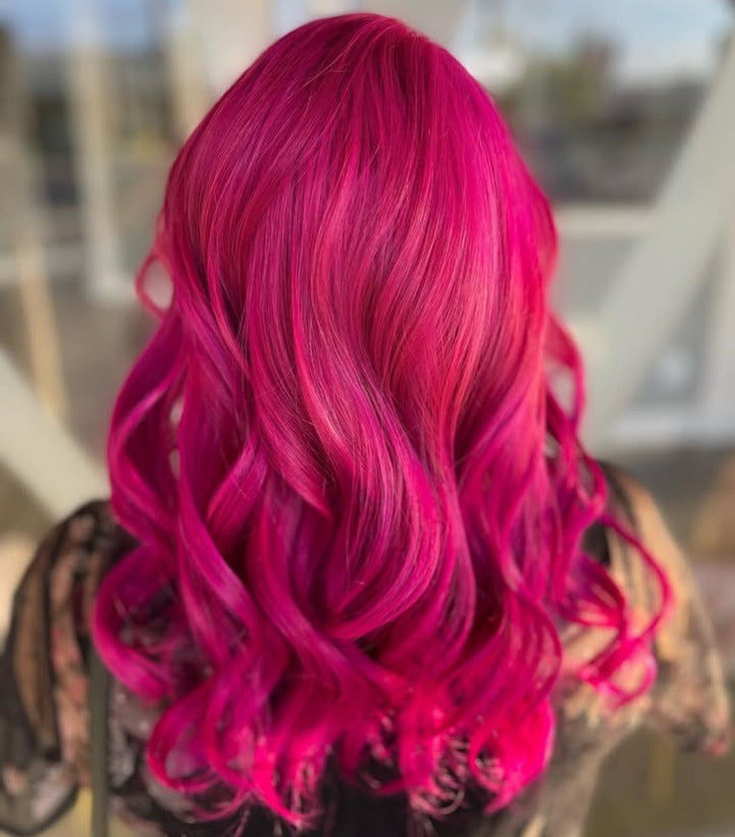 7. Lebendige Magenta -Locken (Pinkfarbenfarbe)