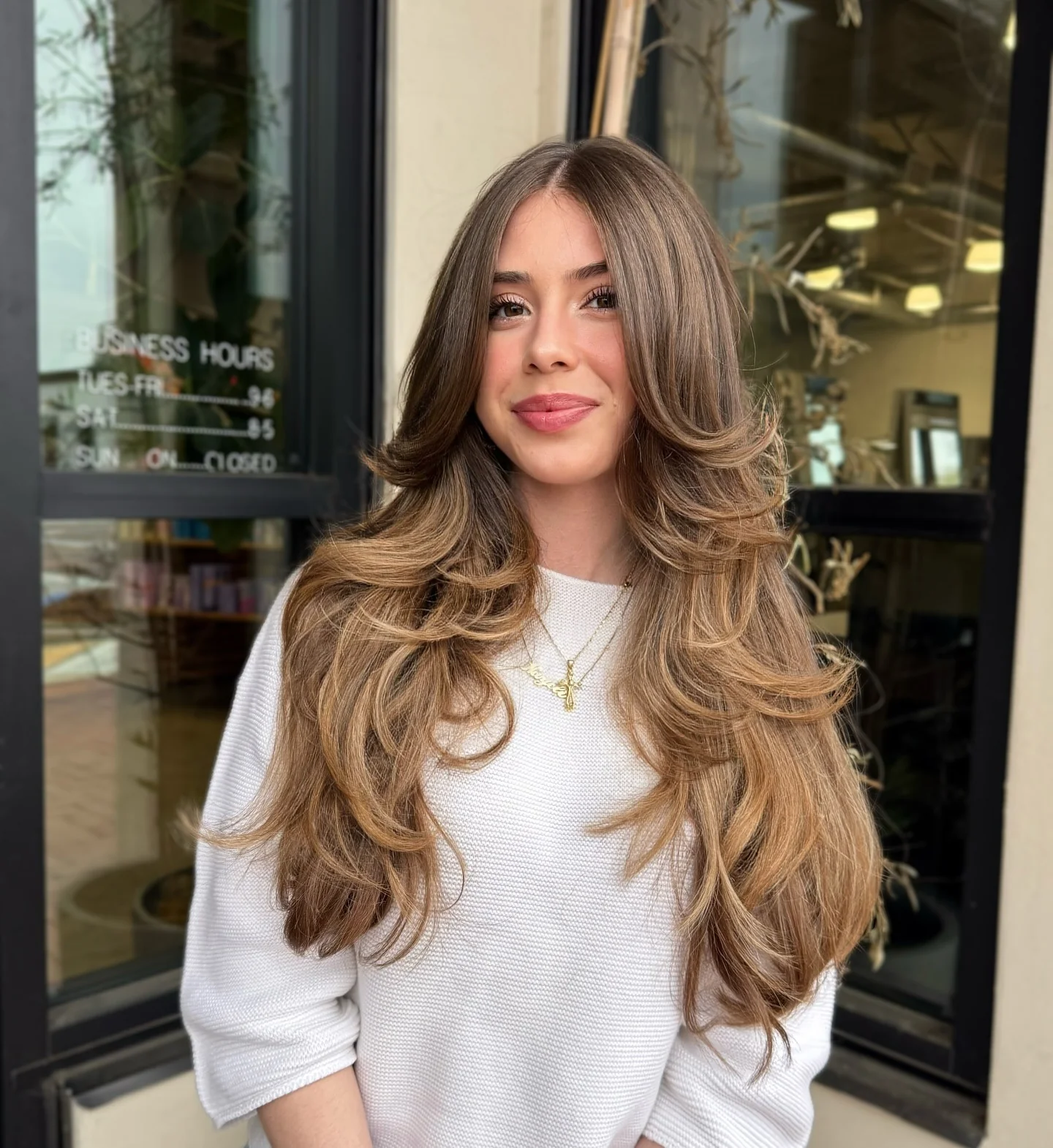 7. Warme, brünette Schichten mit vollem Körper und Definition (extra lange Schichten)