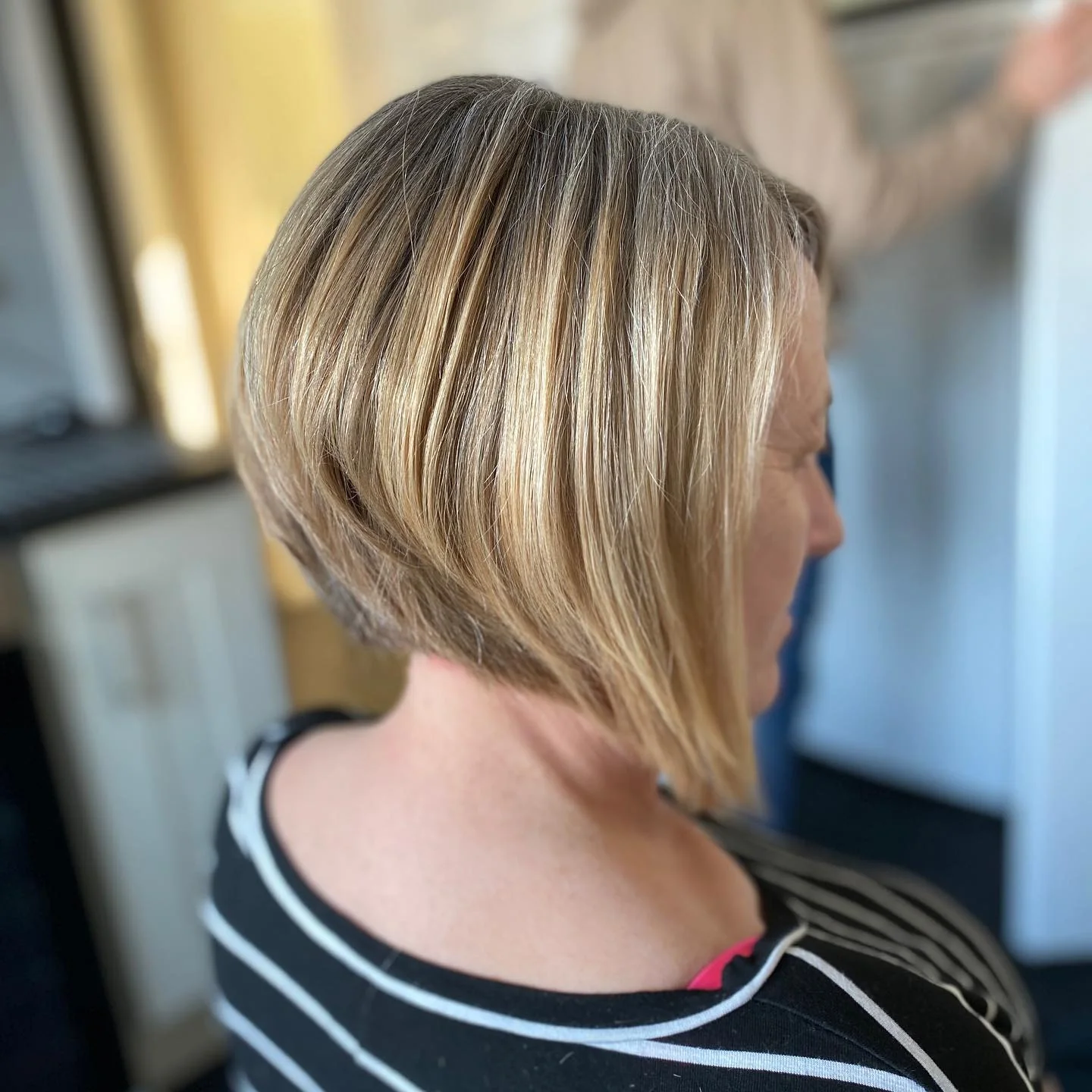 7. Warm Caramel Graduated Inverted Bob (Inverted Bob-Frisuren)