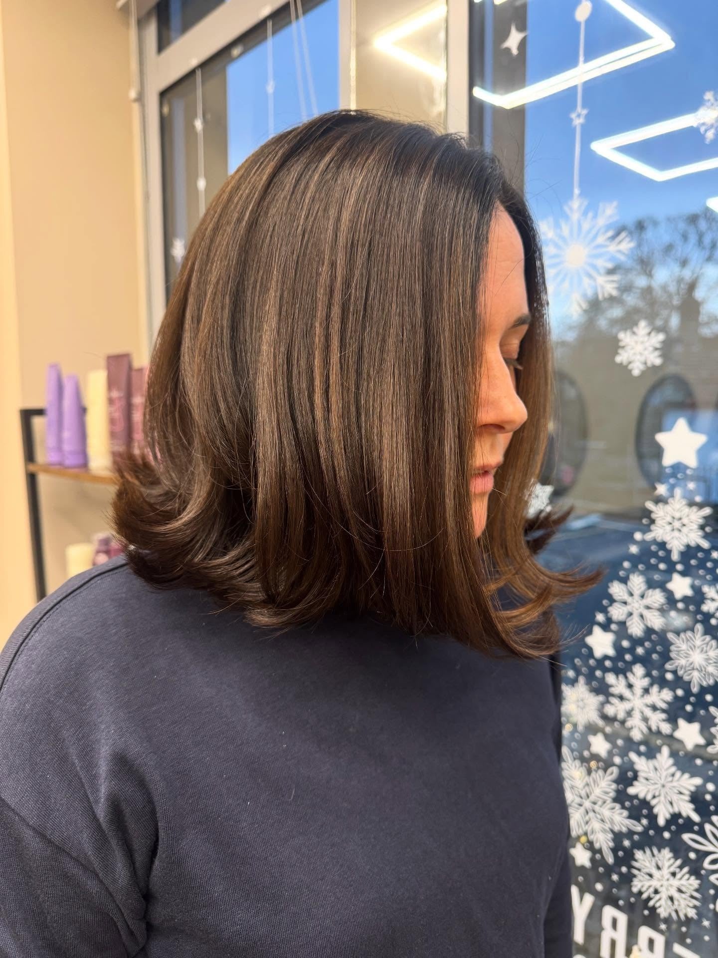 7. Warmer kastanienbrauner Bob mit sanfter Bewegung (federndes Bob-Haar)