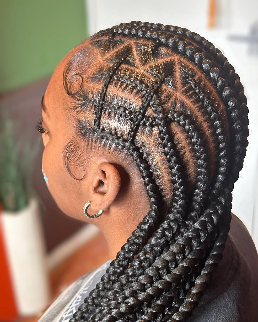 Füttern Sie in Zöpfen mit Designs