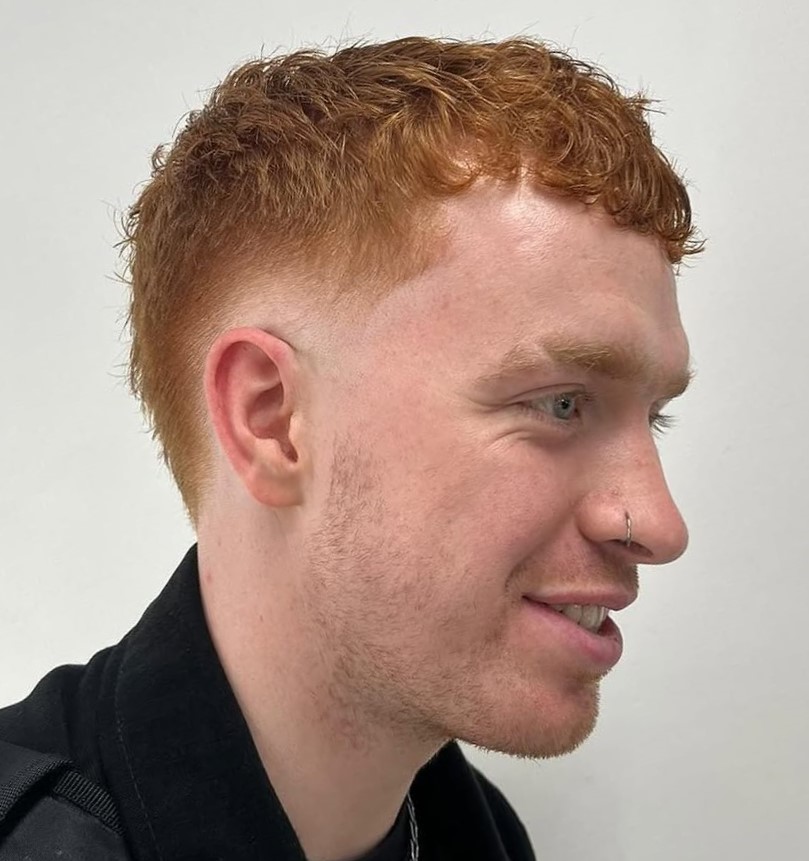 Kurzer Burst Fade Cut für längliche Gesichter