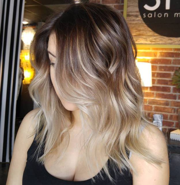 25 Beste Ombre Haarfarbe Ideen für blond, braune, rot und schwarze Haare Weiches braunes Ombre mit Highlights