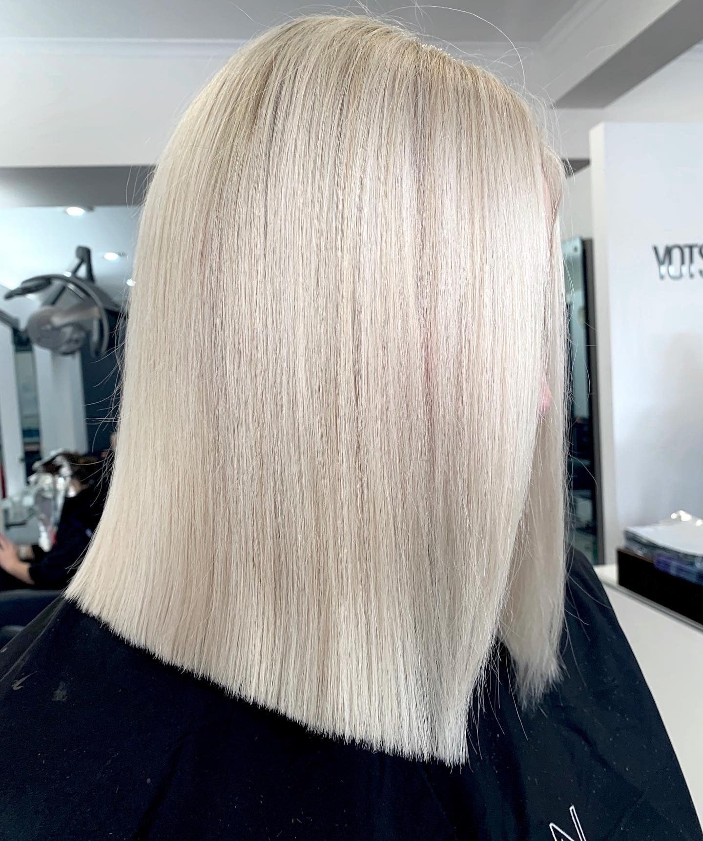 8. Stumpf geschnittene Perle Platinum Bob (Platin -Haarfarbe)