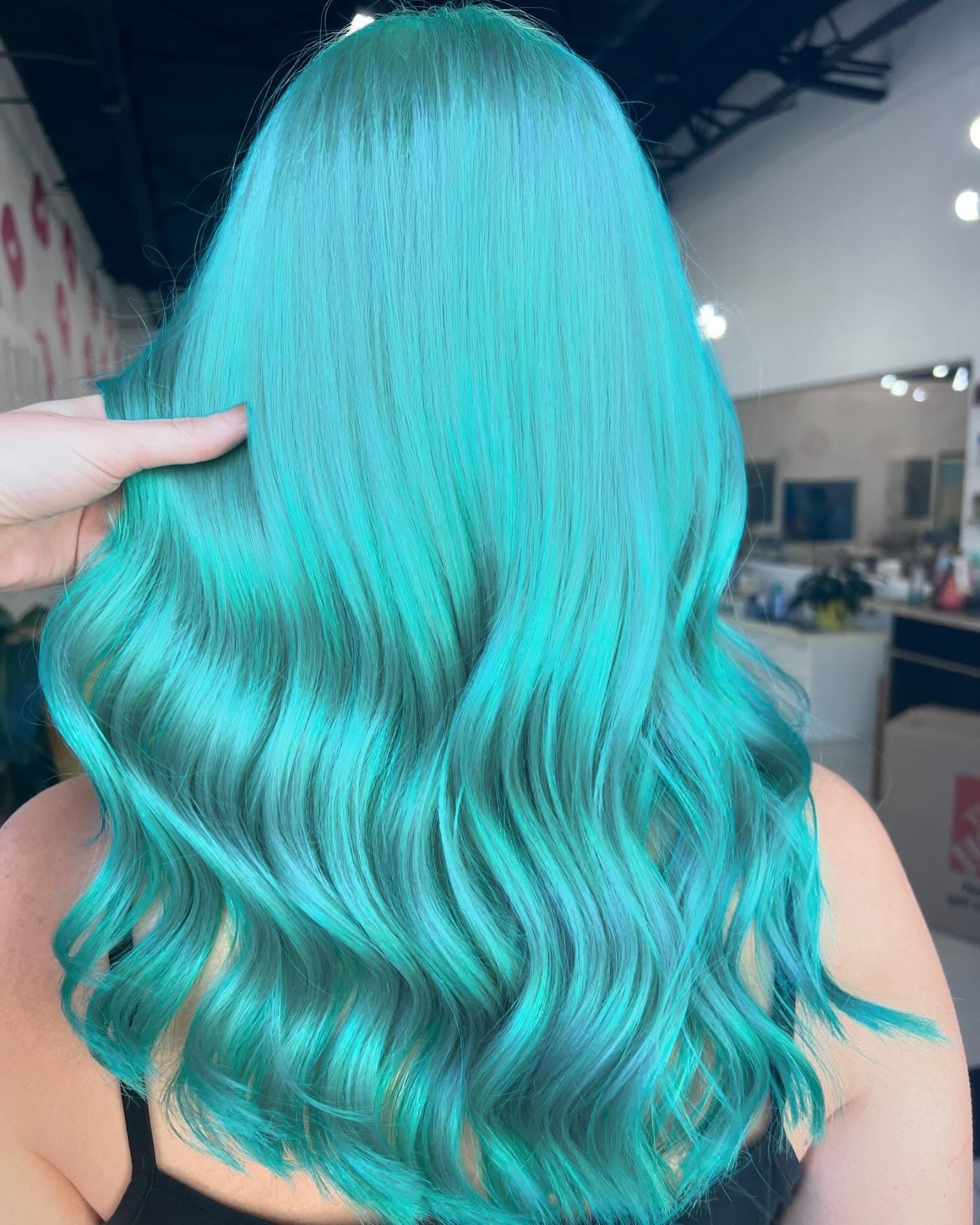 8. Helles Aqua Blauelglam (blaugrüne Haarfarbe)