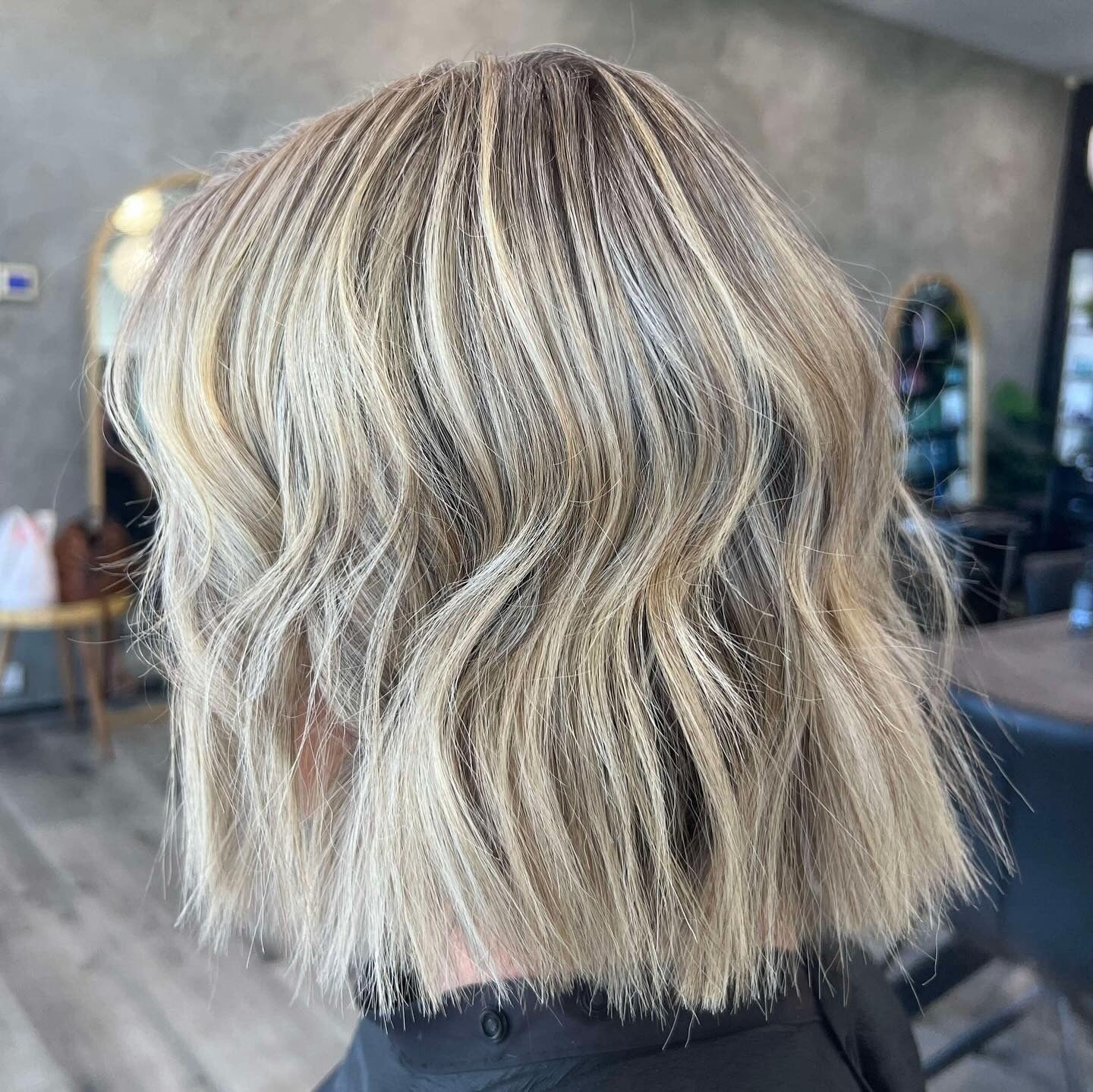 8. Karamellblonder abgehackter Bob (abgehackte Bob-Frisuren)