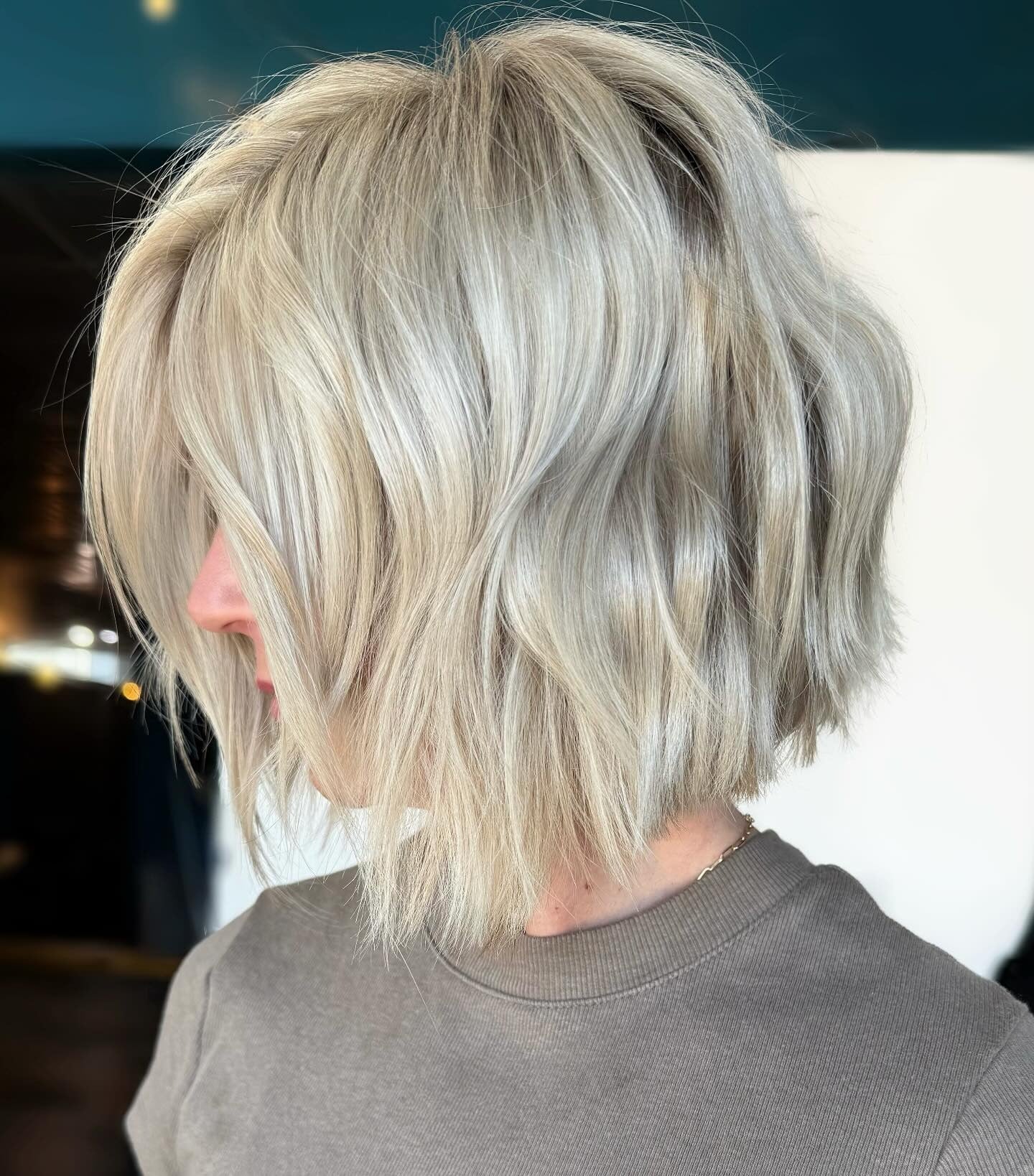 8. Kinnlanger Shaggy Bob in kühlem Platinblond (Shaggy Bob Frisuren)