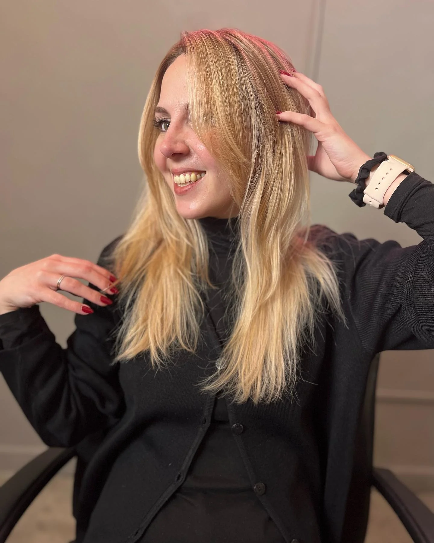 8. Kühles Honigblond mit sanften Bewegungen (Honighaarfarbe)