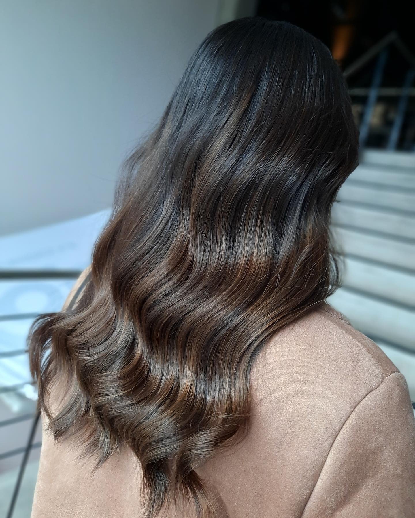 8. Deep Espresso Sandy Fade (Sandbraune Haarfarbe)