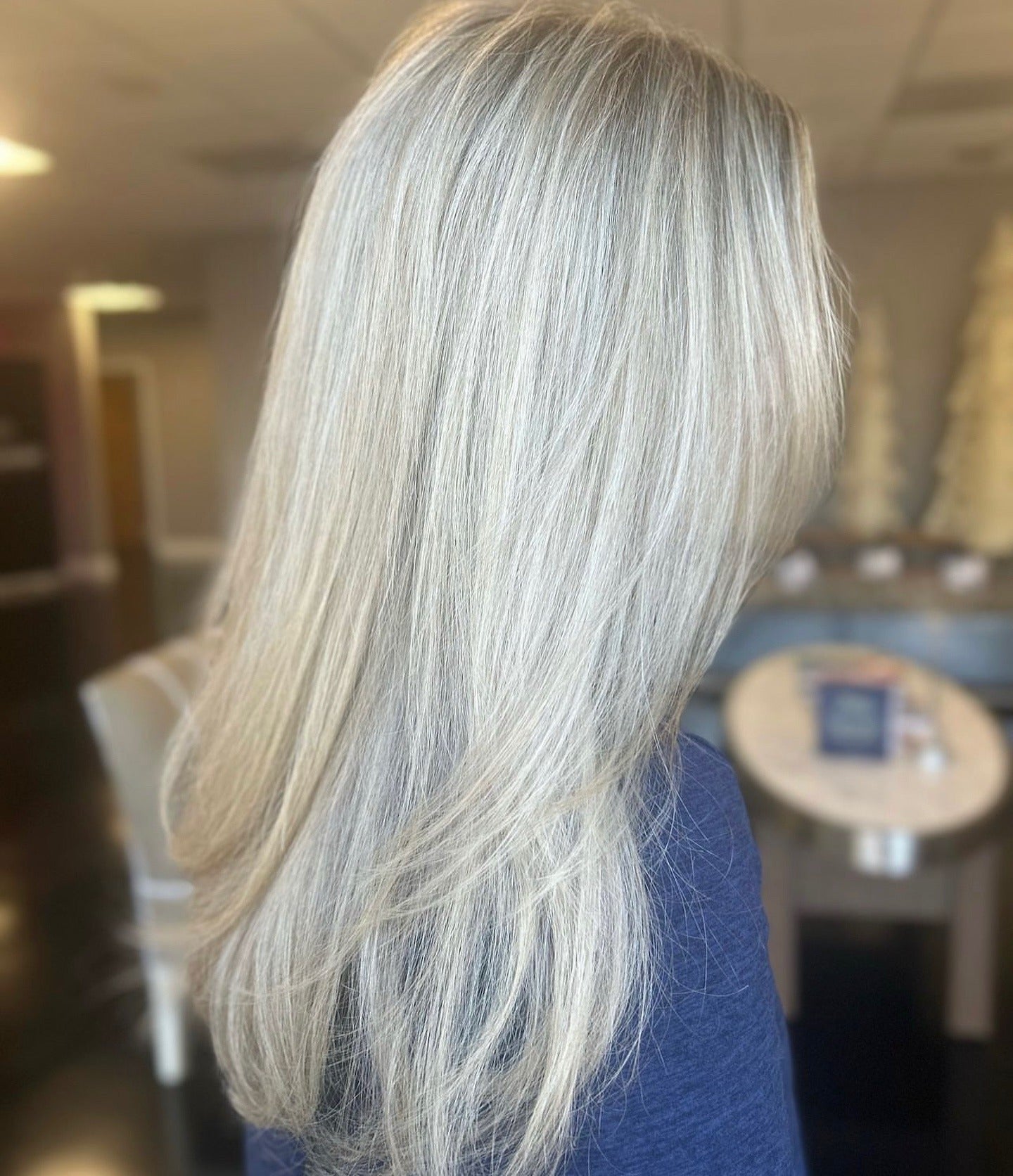 8. Layered Ash Platinum mit weicher Textur (Asche Platin -Haarfarbe)