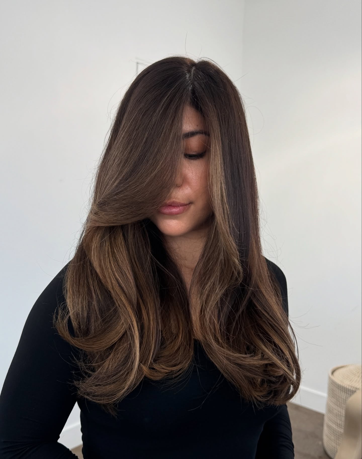 8. Layered Chestnut Balayage (Brünette Balayage Haarfarbe)