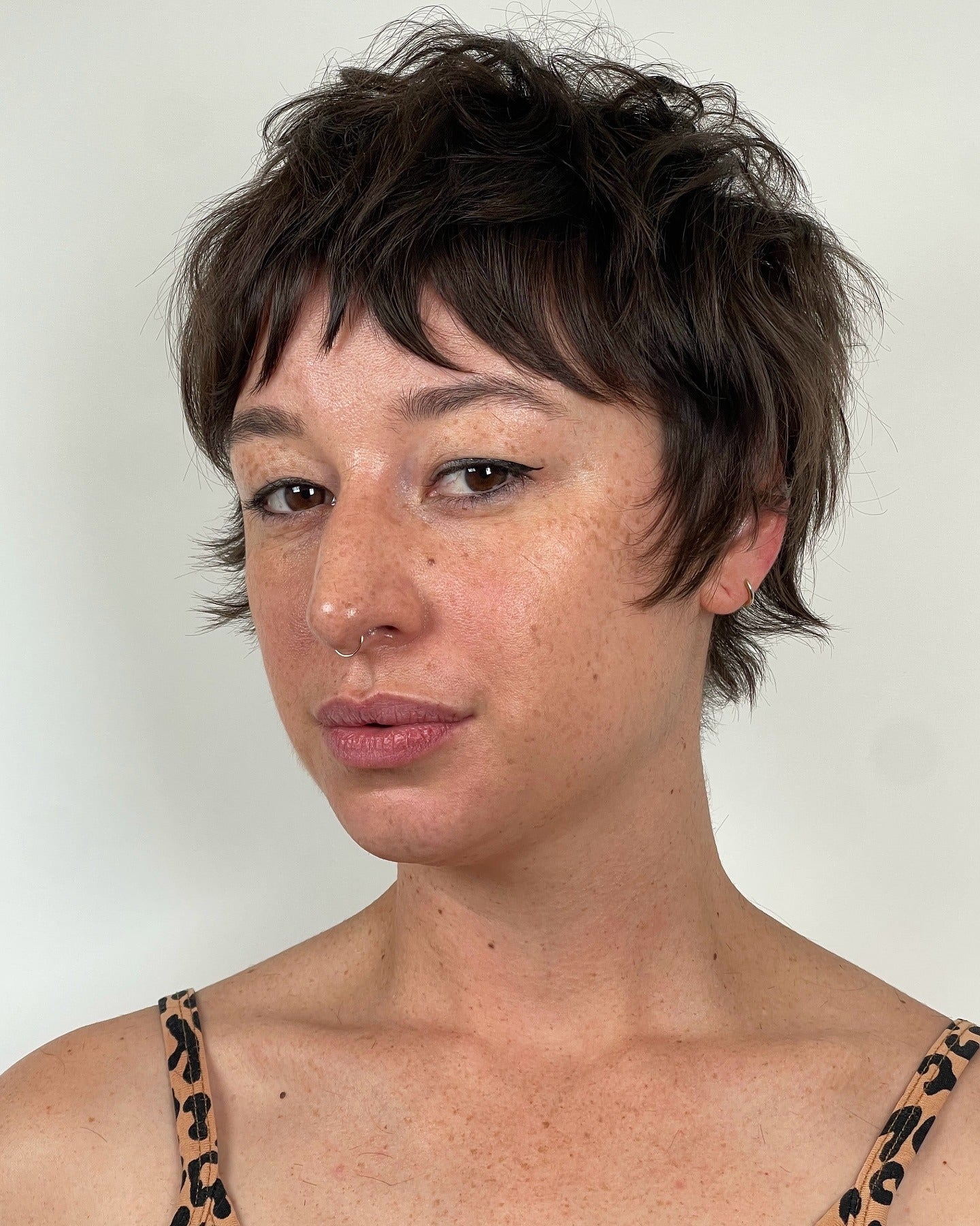 8. Layered Pixie mit Shag -Textur (Shaggy Pixie Haircut)