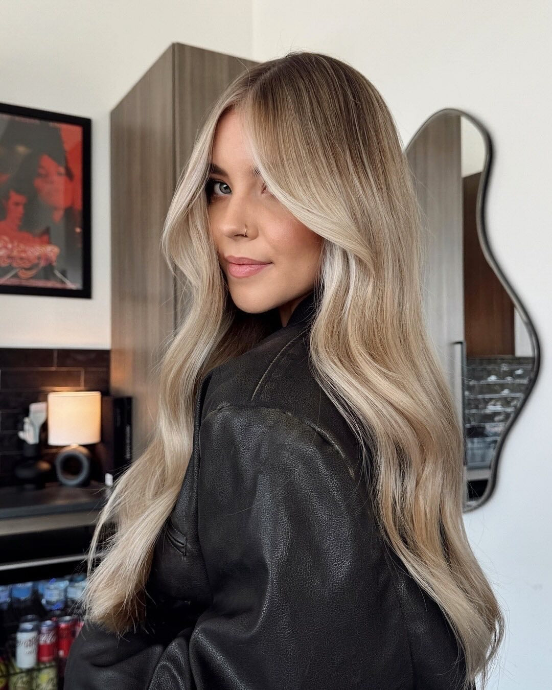 8. Leichte Vanilleblonde mit glatten Konturschichten (langes blondes Haar)