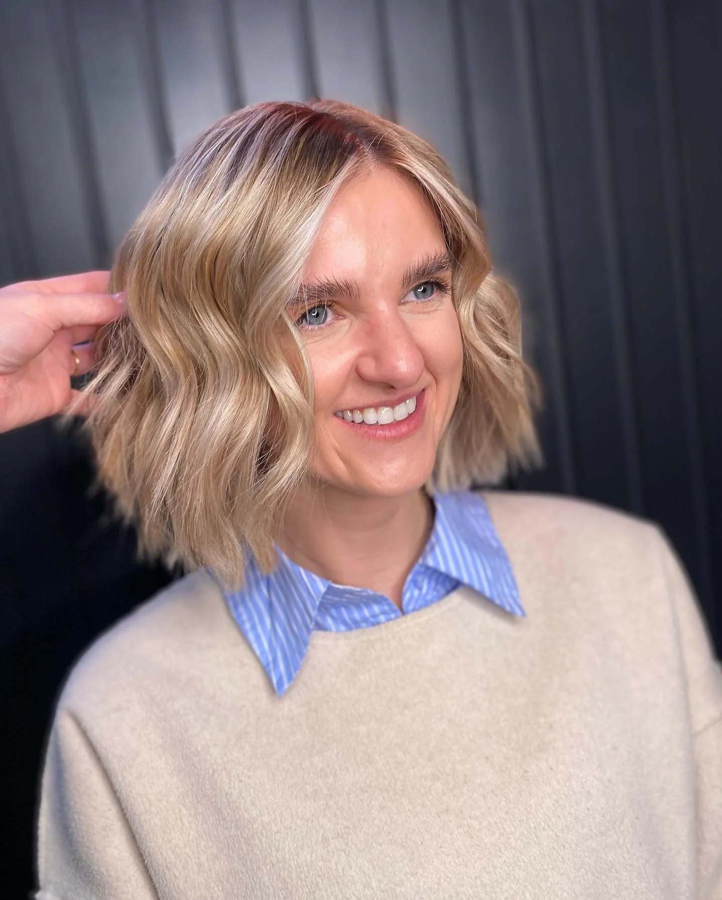 8. Polierter stumpfer Bob in hellem Champagnerblond (stumpfe Bob-Frisuren)