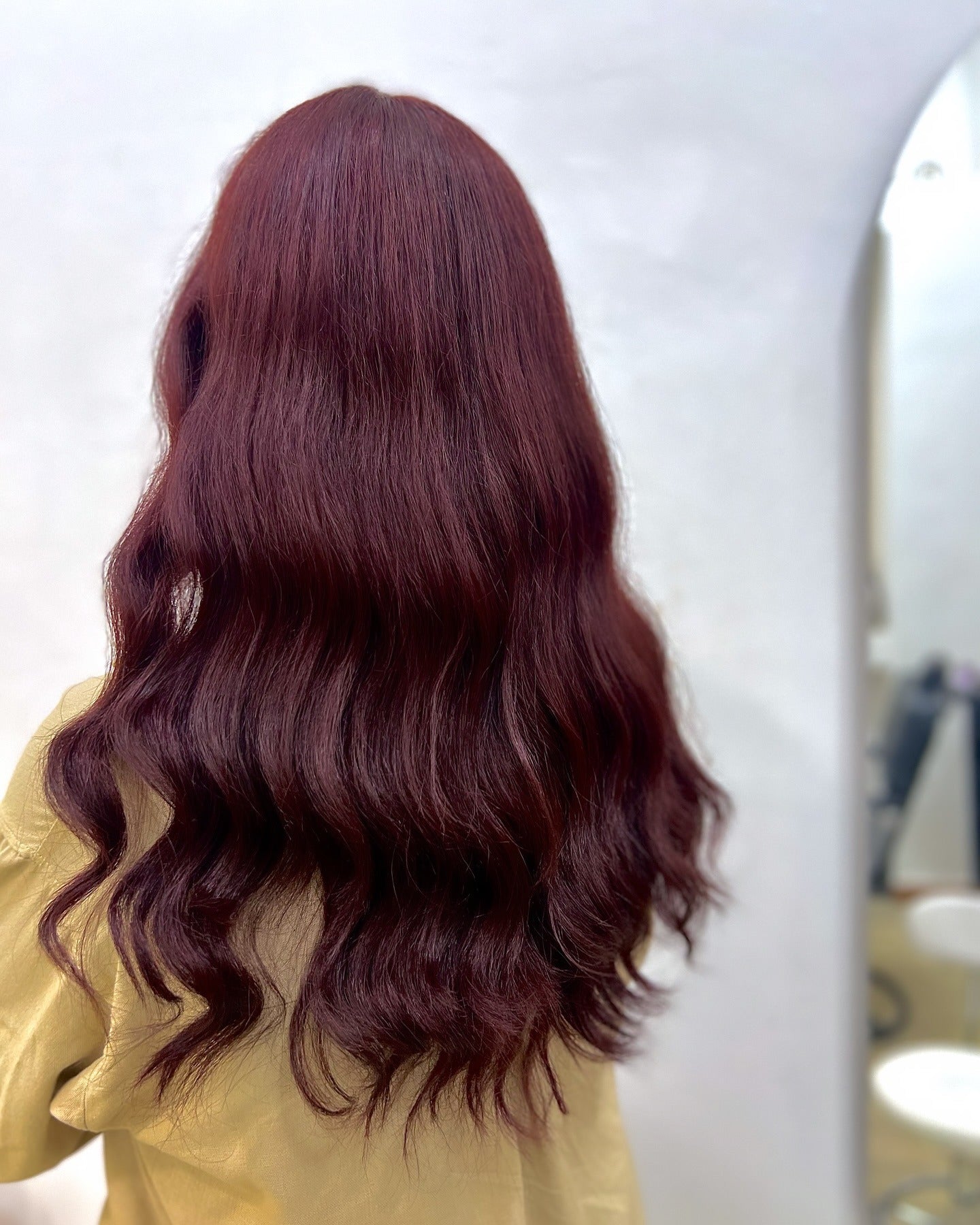 8. Rich Burgund mit sanfter Textur (Burgund Balayage Haarfarbe)