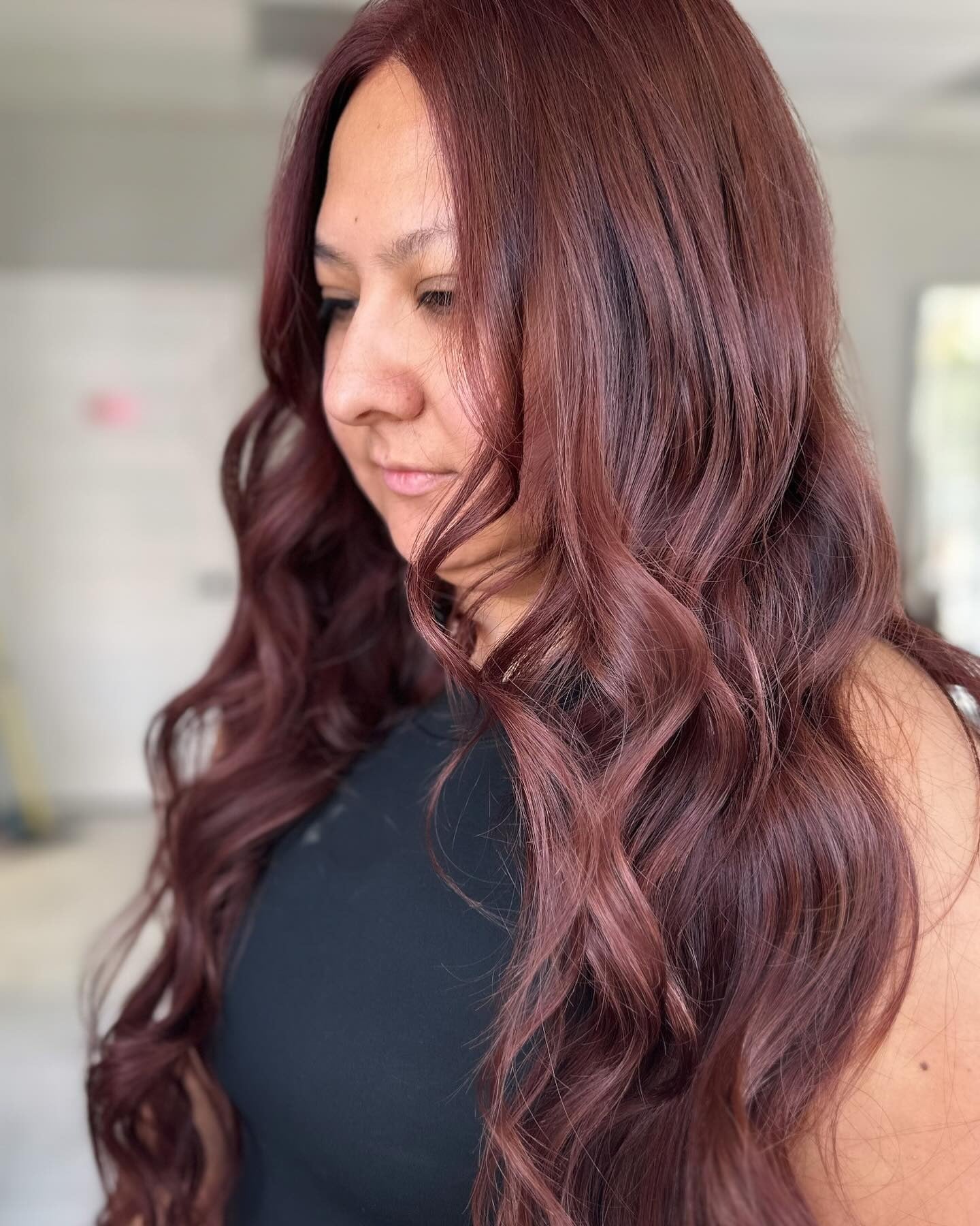 8. Romantische Mahagoni -Locken (Mahagoni Haarfarbe)