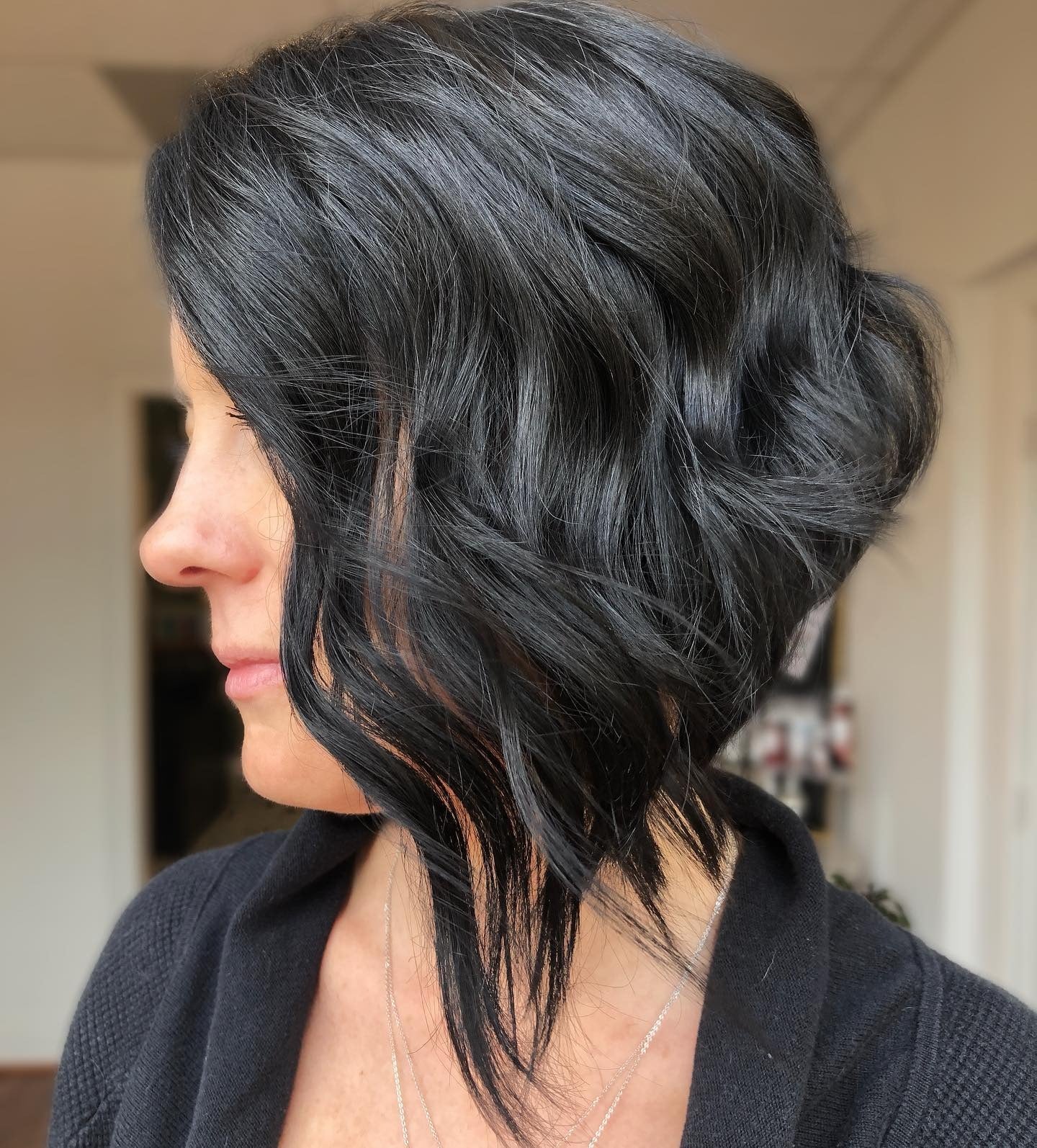 8. Seitlich gekehrter asymmetrischer Pixie in Espressobraun (asymmetrische Frisuren)
