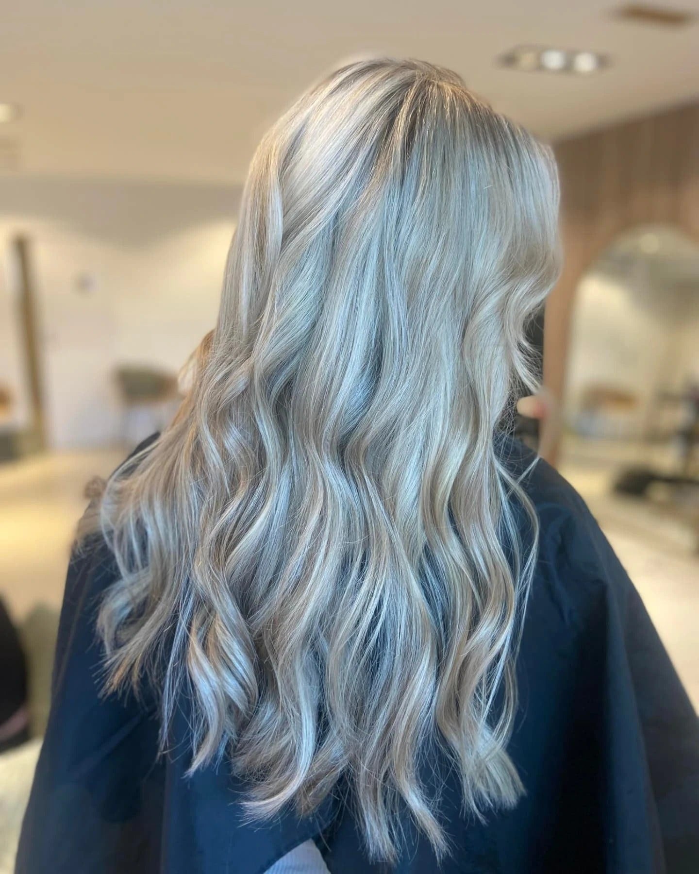 8. silbrige Ascheblond (helle Haarfarbe)