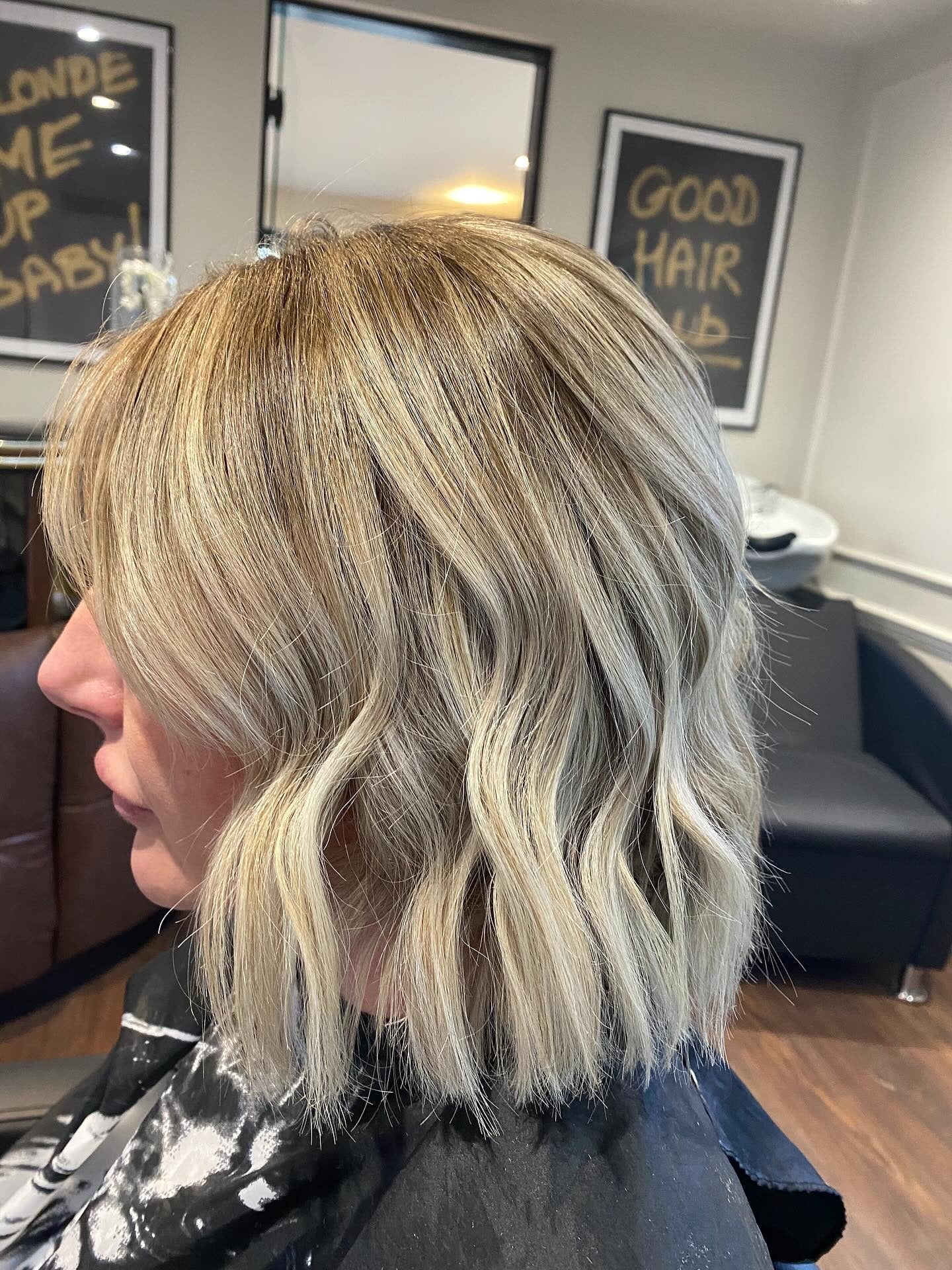 8. Sanftes Champagnerblond mit geschichteten Lowlights (Blondes Haar mit Lowlights)