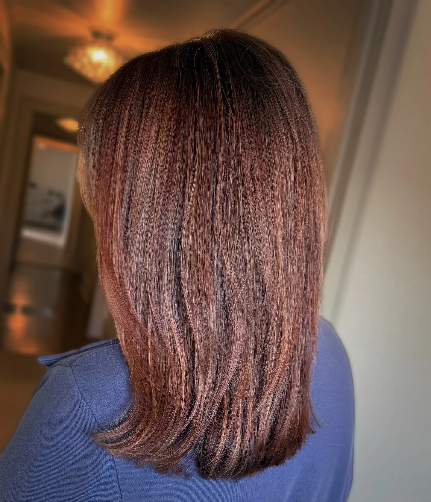 8. Subtile Rosenholzschichten (Rosenbraune Haarfarbe)