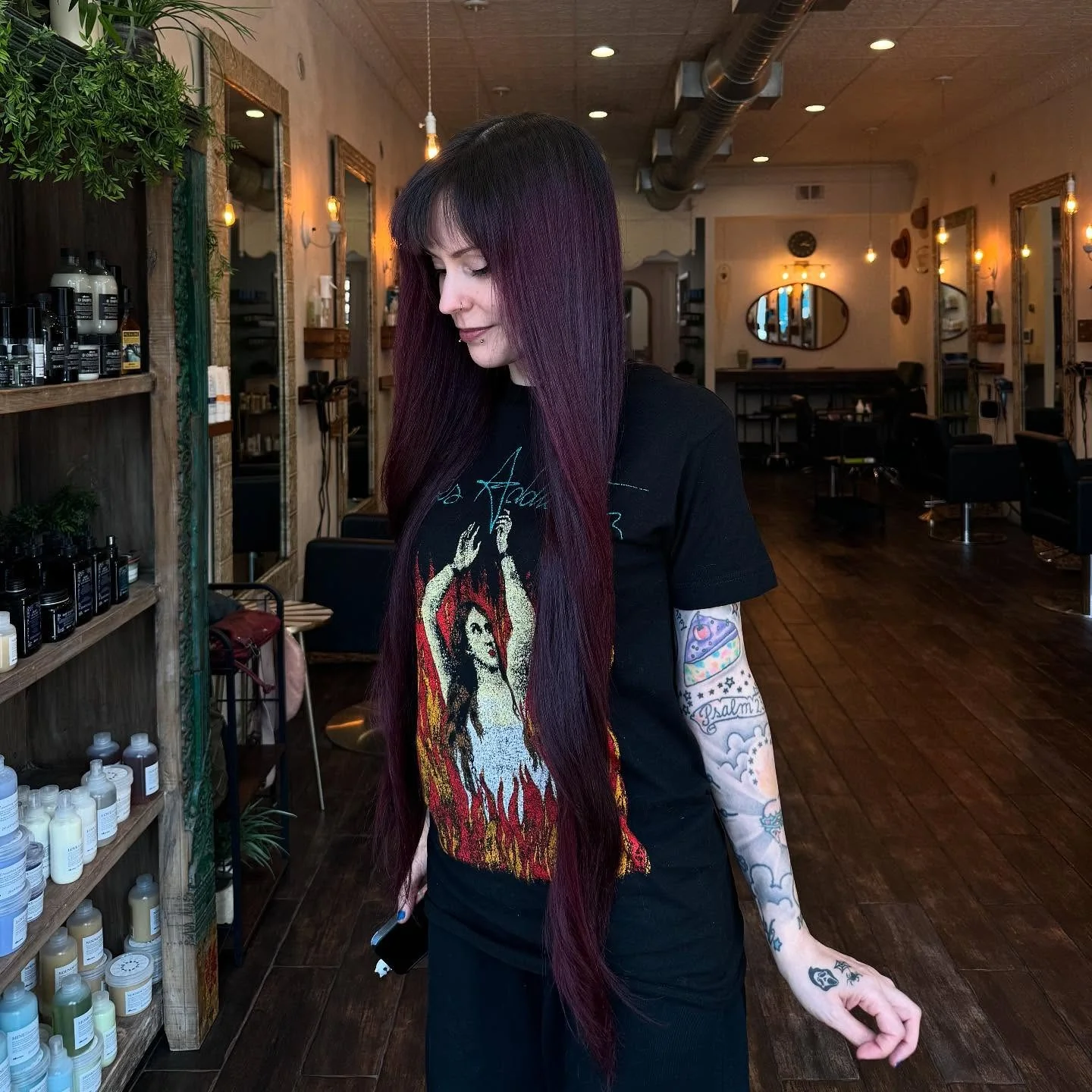 8. Textured Burgundy Shag (dunkle Burgunder-Haarfarbe)