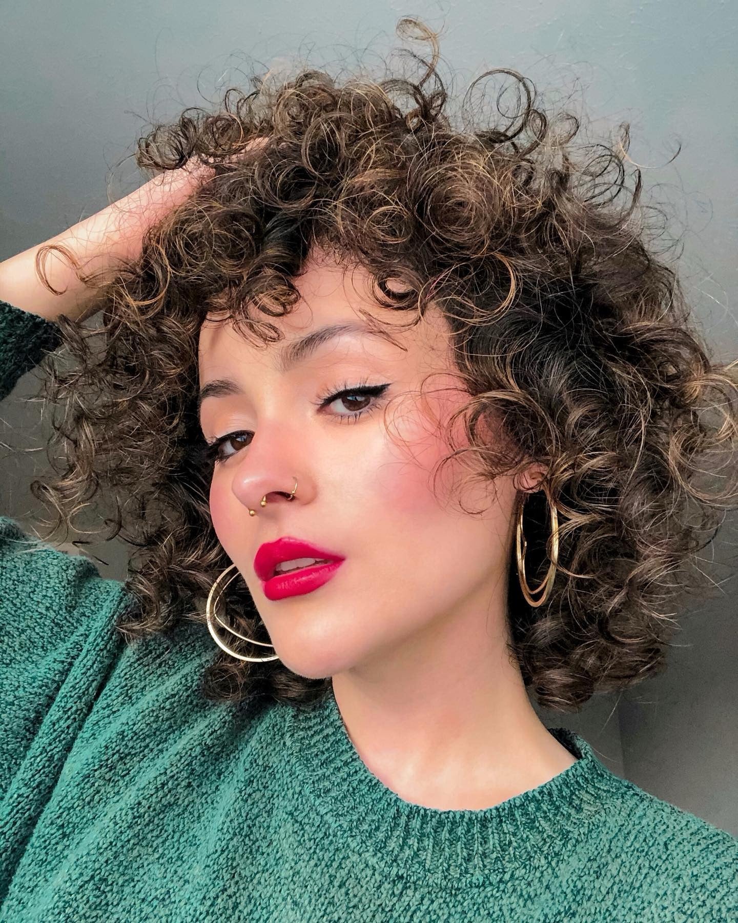 8. Strukturierte lockige Bob in Kupferrot (kurze lockige Frisuren)