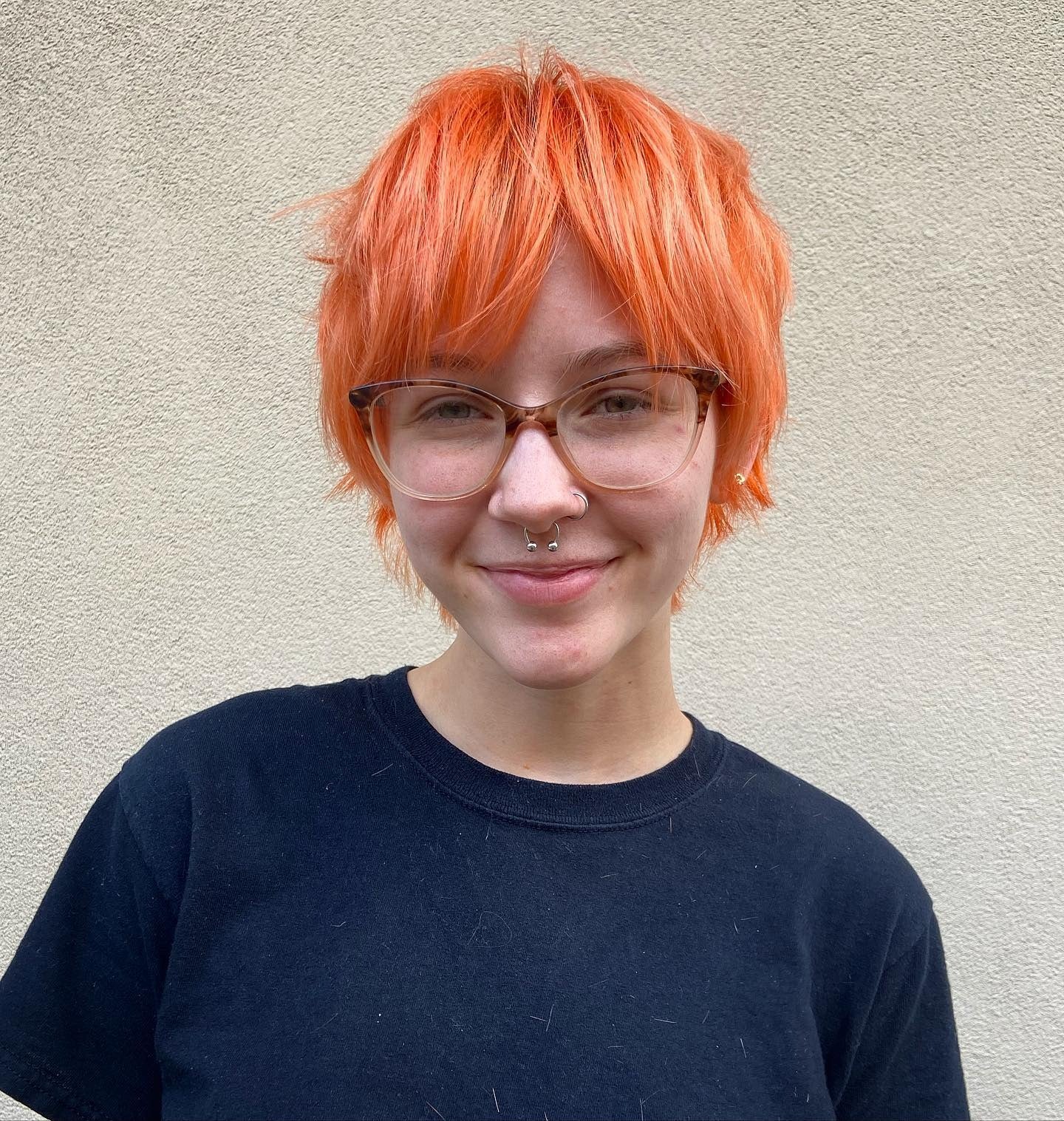 8. Vivid Tangerine Shag Pixie (zottelige Pixie-Frisuren)