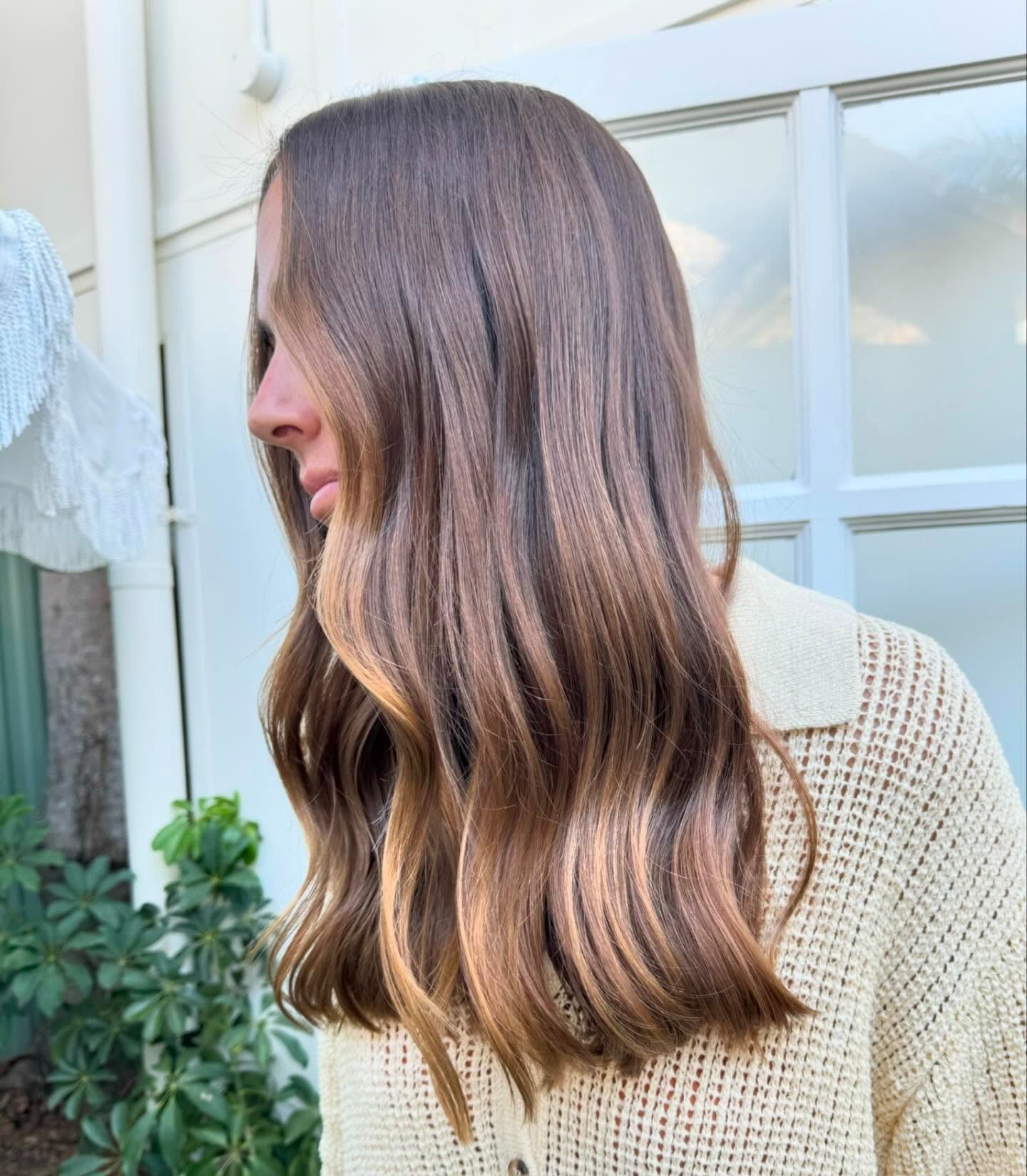 8. Warmer Mokka-Balayage mit sanftem Glanz (Karamell-Mokka-Haarfarbe)