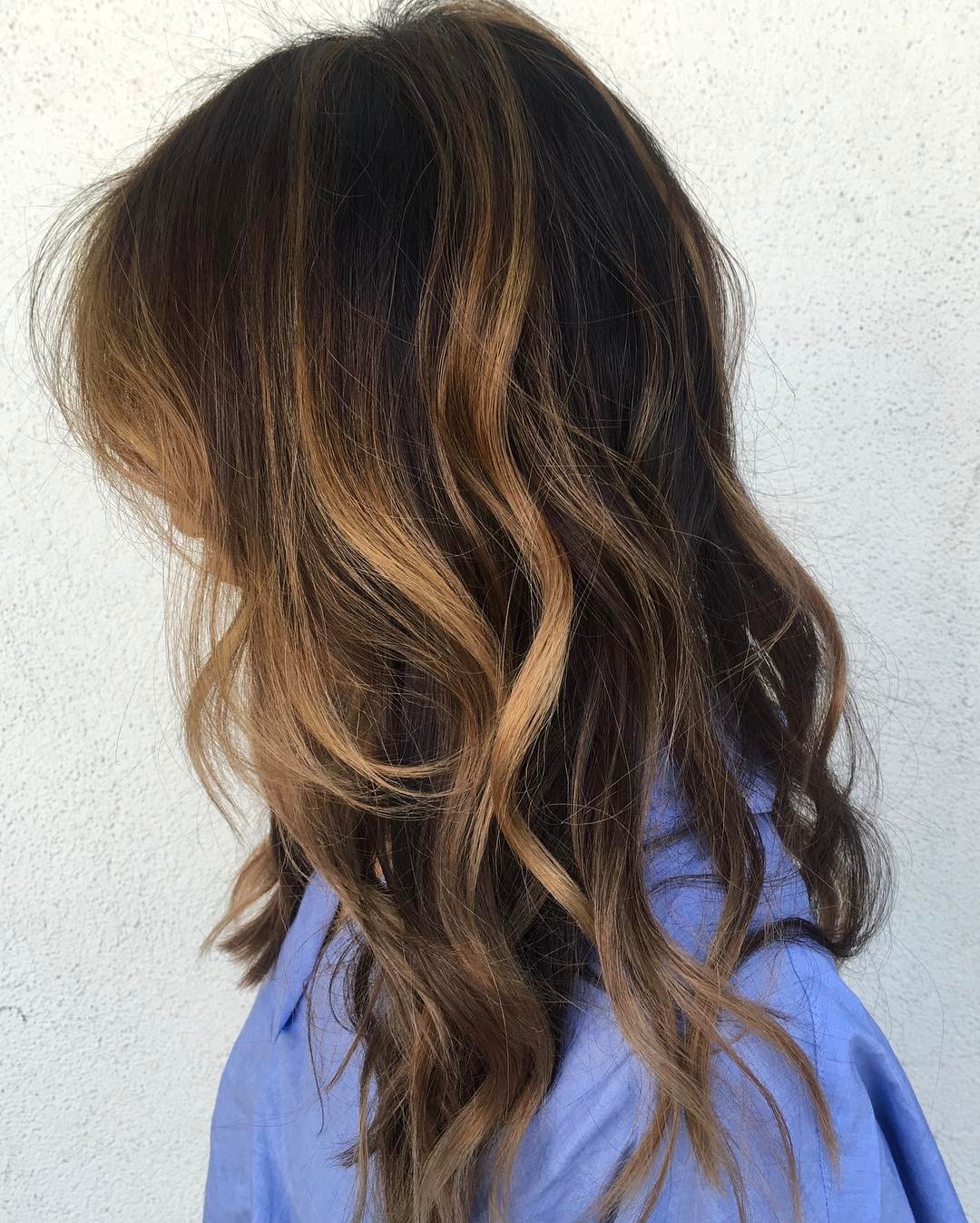 19 atemberaubende partielle Balayage -Frisuren Braunes Haar mit teilweise Karamell -Highlights