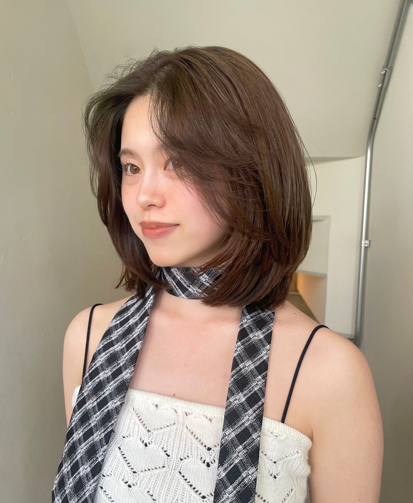 9. luftig geschichtete Kastanienkastanien -Lob (LOB -Frisuren)