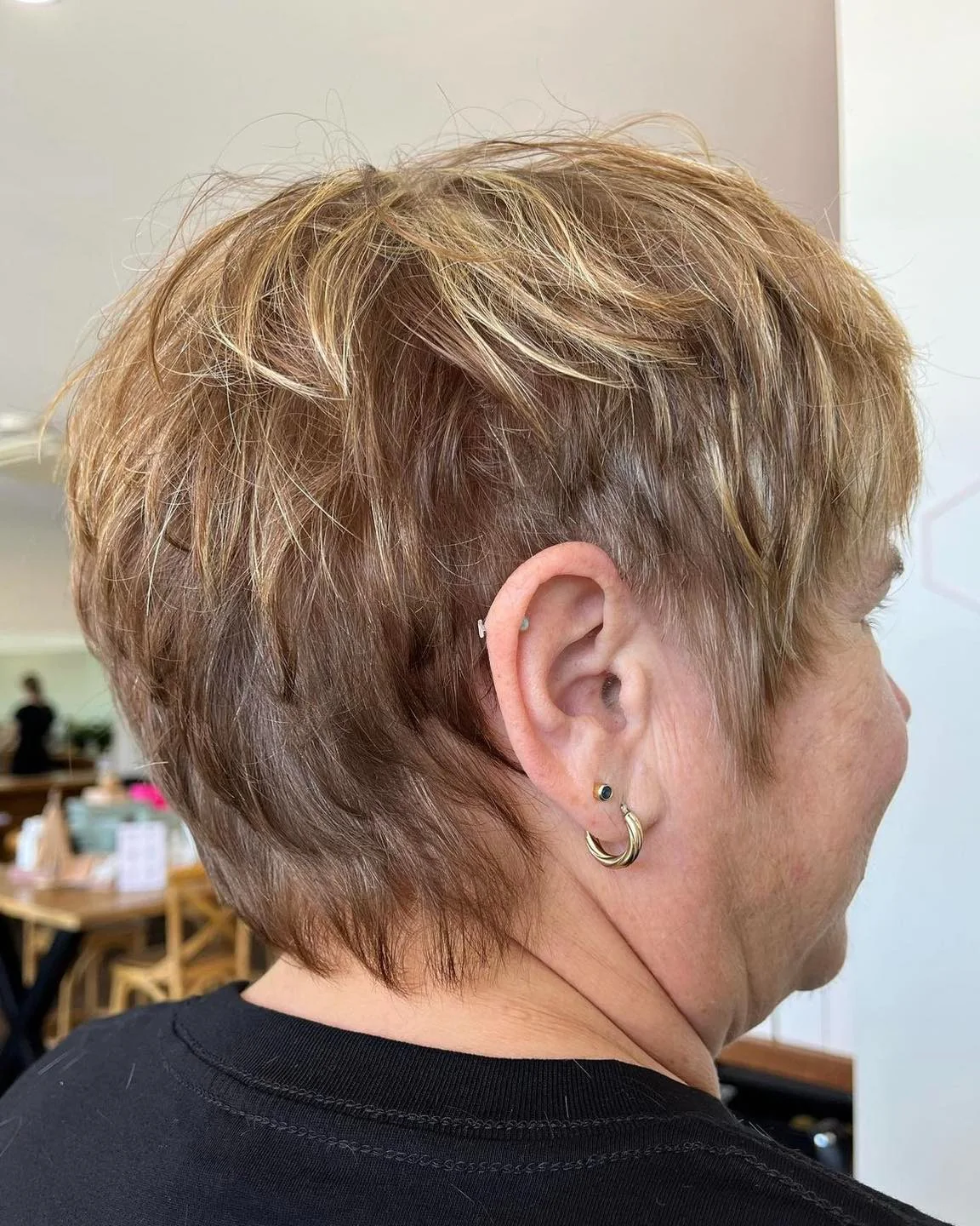 9. Kurzer Pixie-Bob mit tiefem Espressobraun (Pixie-Bob-Frisuren)
