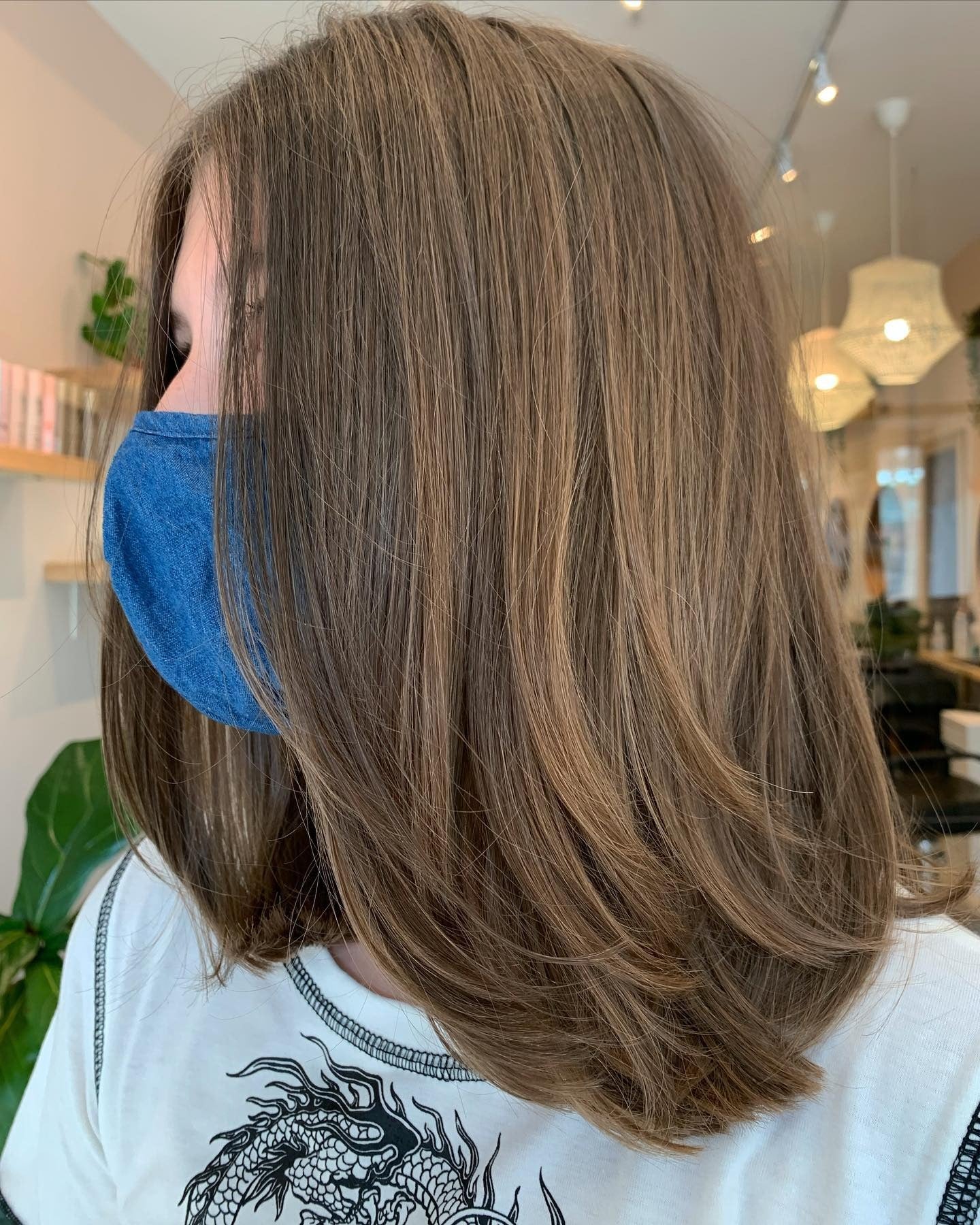 9. Dimensional mittelbraune Schichten (mittelgroße Frisuren)