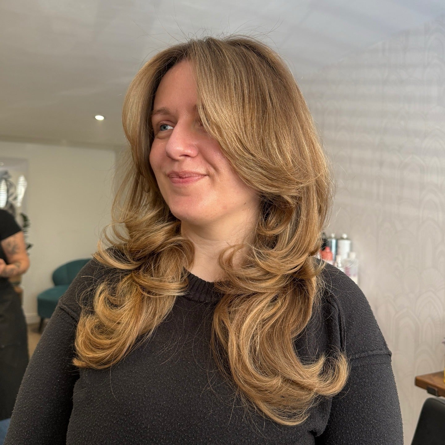 9. Golden Layered Blowout Shag (geschichtete, zottelige Frisuren)