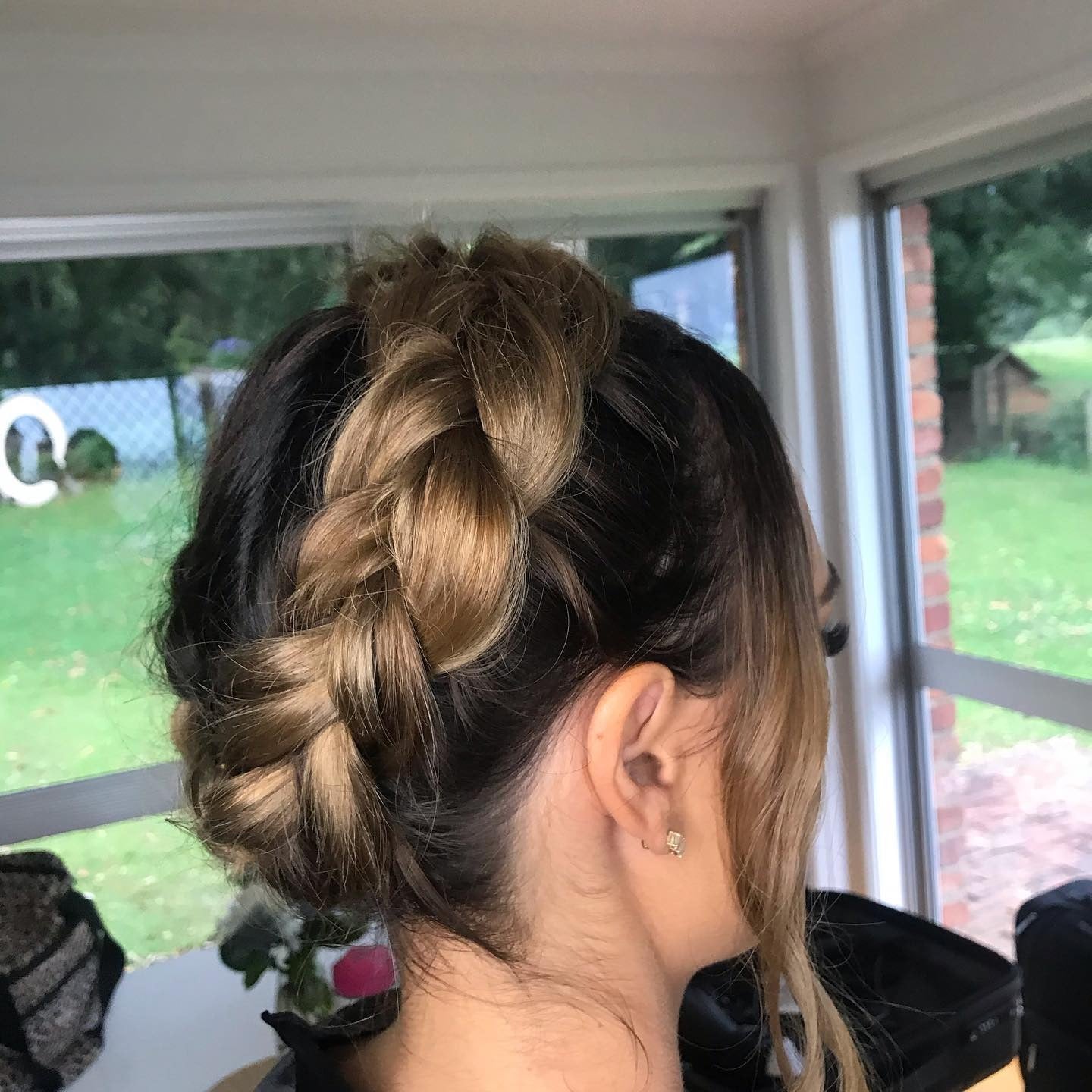9. Hochwertiges Krongeflecht mit goldenem Ombre (Frisuren mit Kronflecken)
