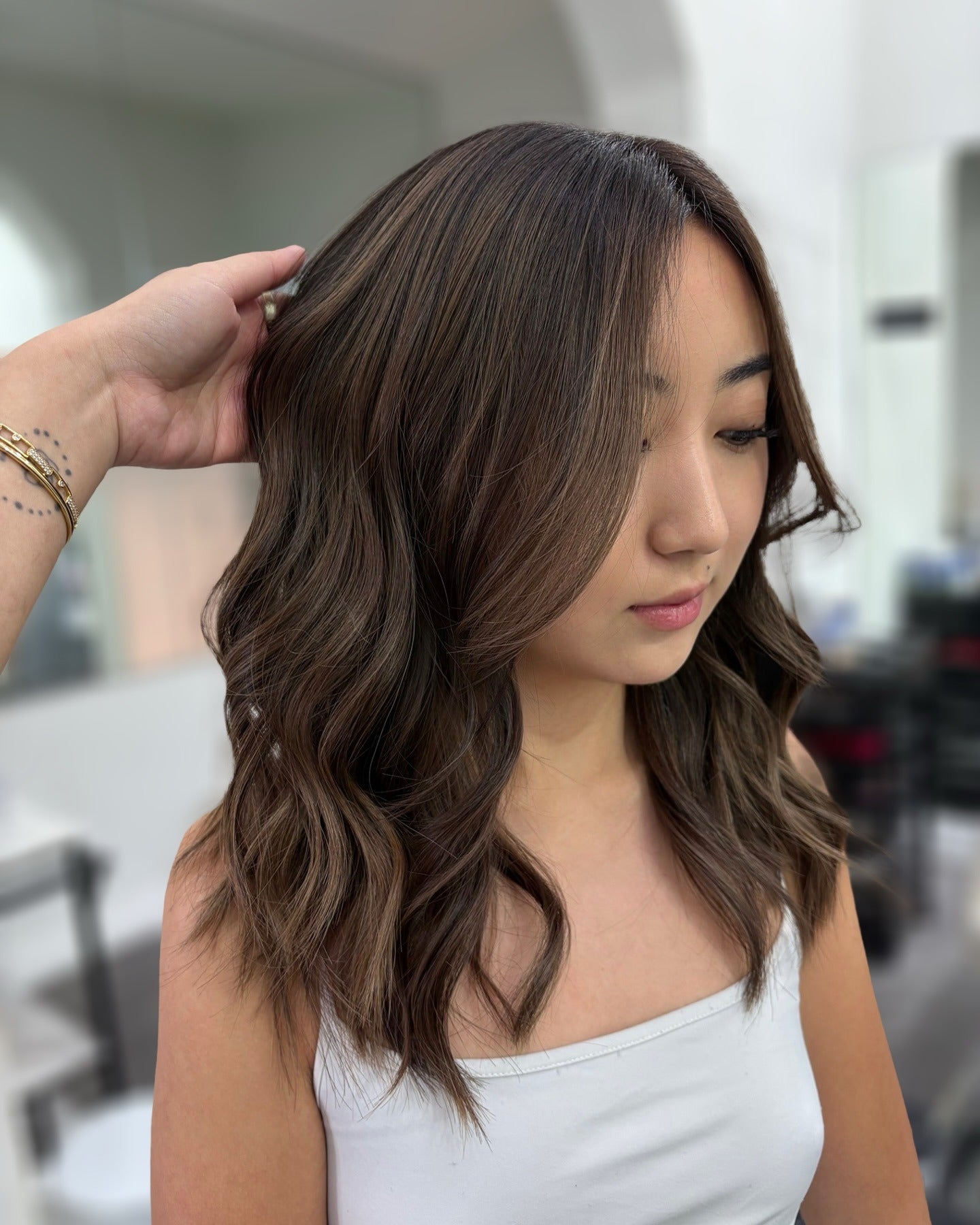 9. mittelschwerbraune Schichten (kühle braune Haarfarbe)