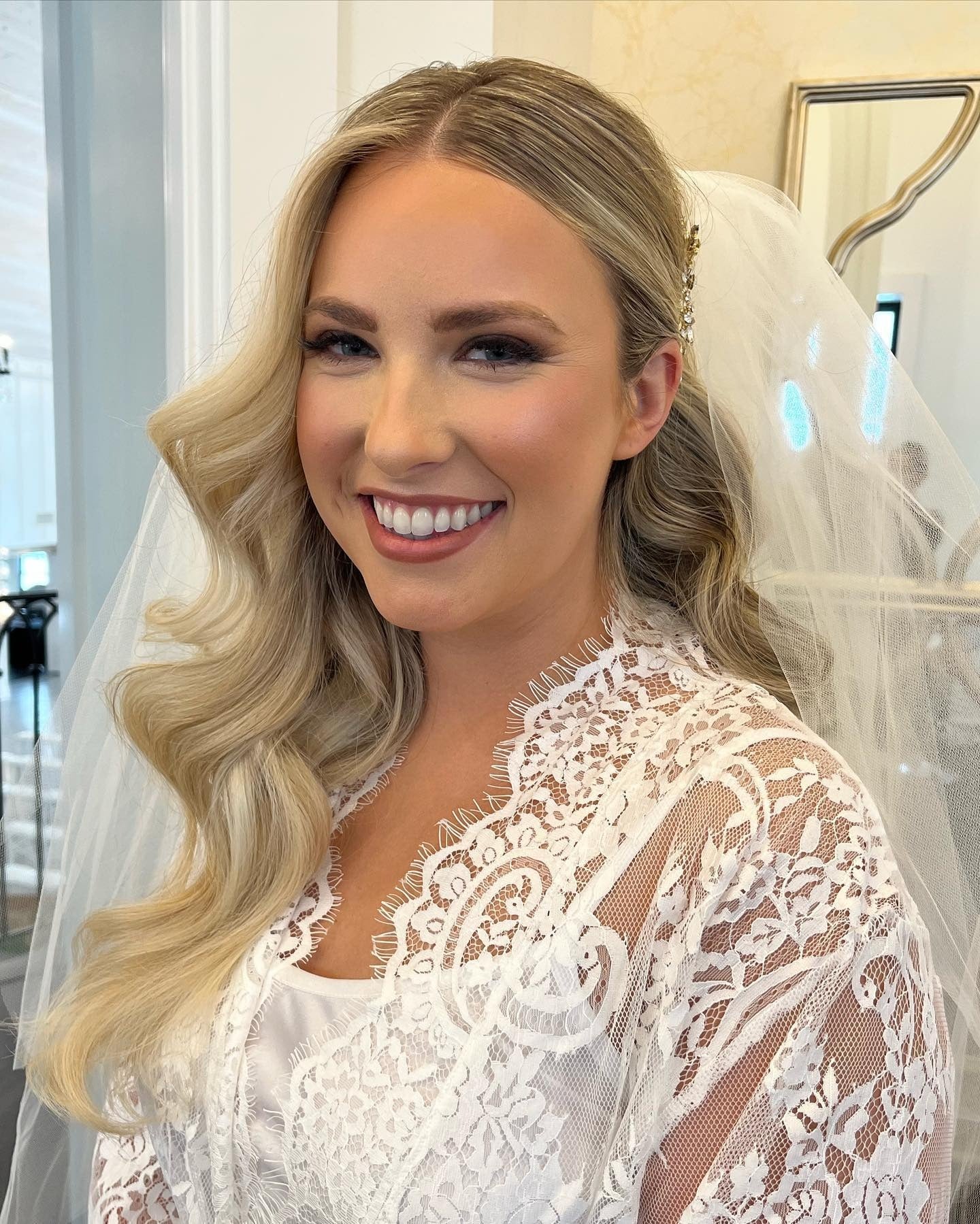 9. strahlende blonde Brautglamwellen (Glamwellen Frisuren)