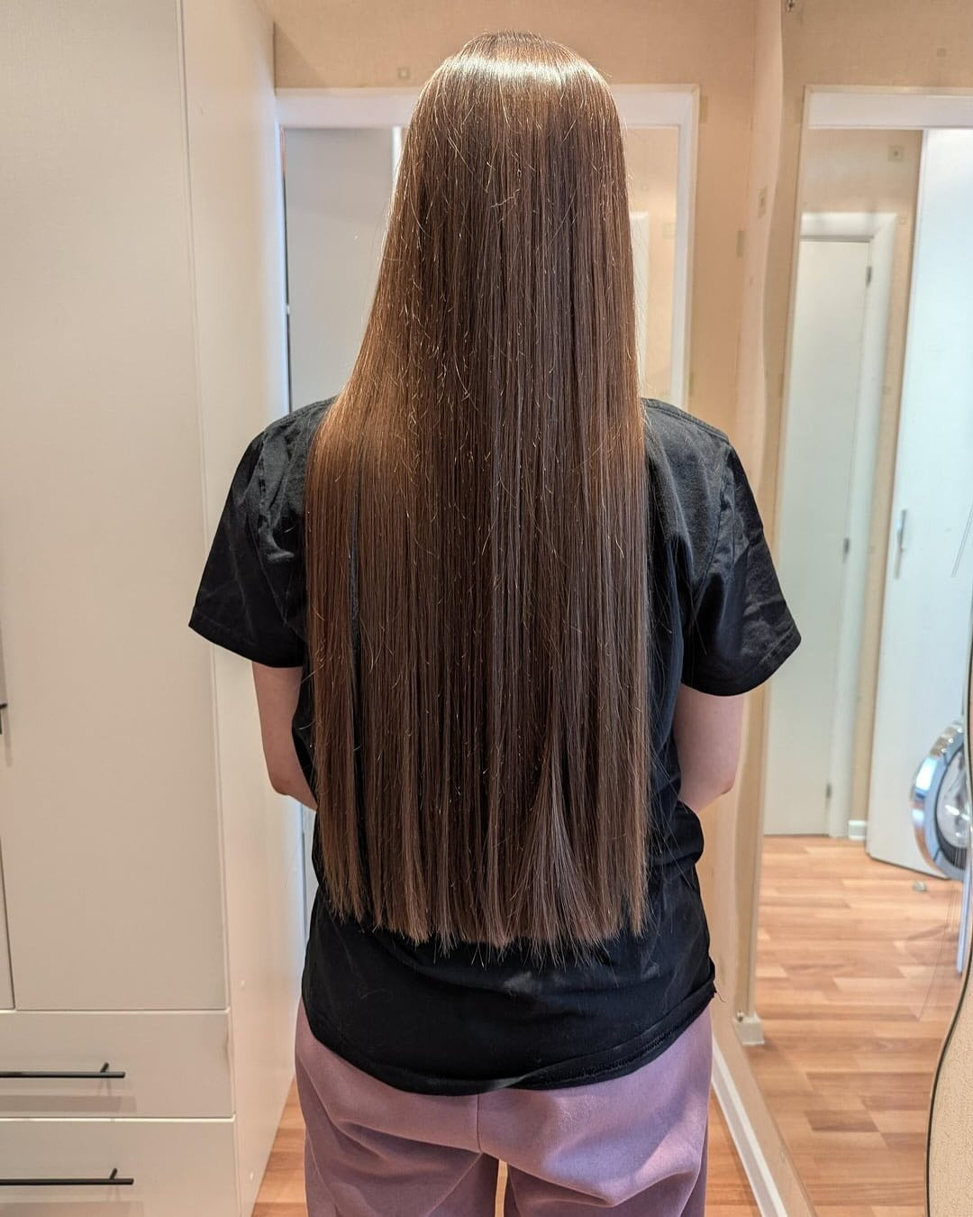 9. raffinierte schokoladenbraune gerade geschnitten (lange Frisuren für Frauen)