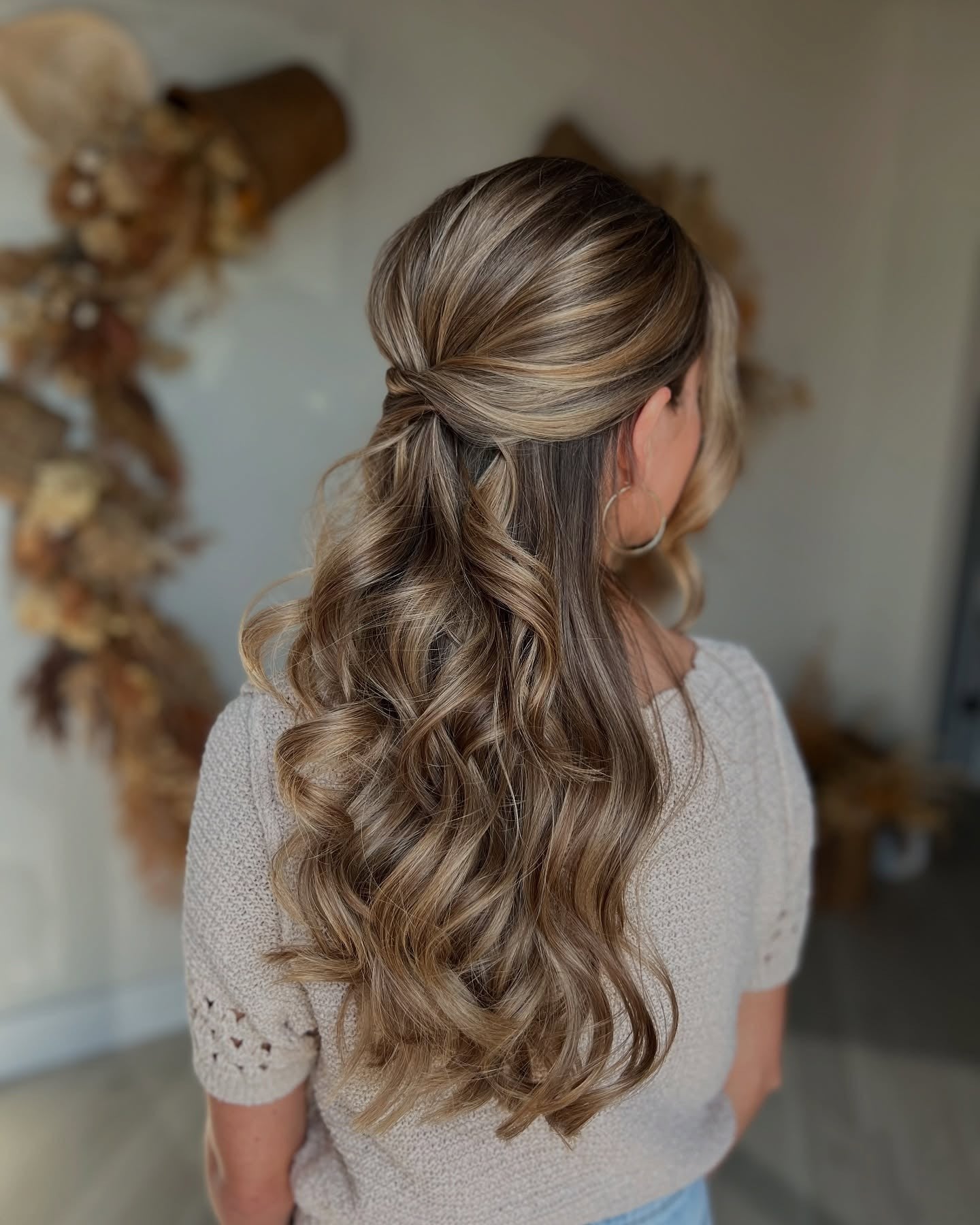9. Romantische Balayage Halb-up mit losen Locken (halbe Hälfte der Frisuren nach oben)