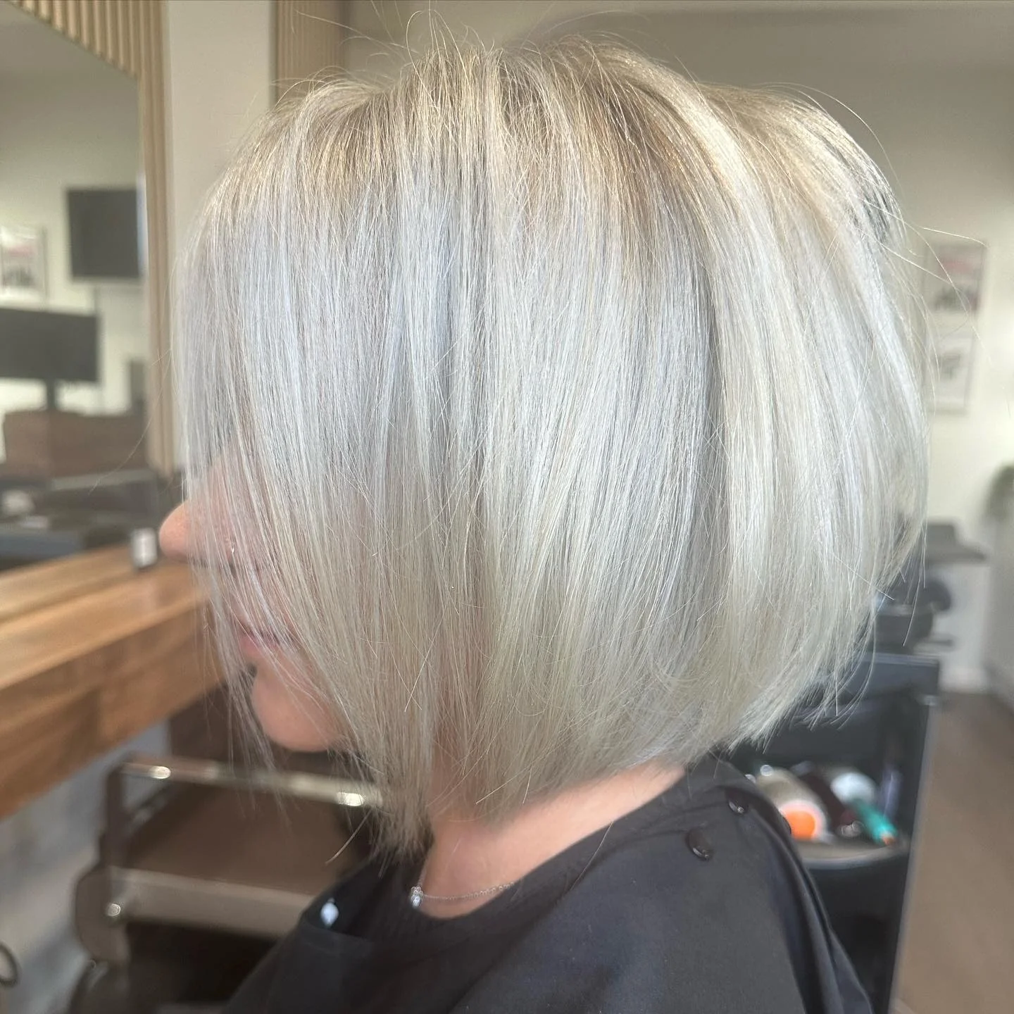 9. Silver Frost Textured Bob (klassischer Bob-Schnitt)