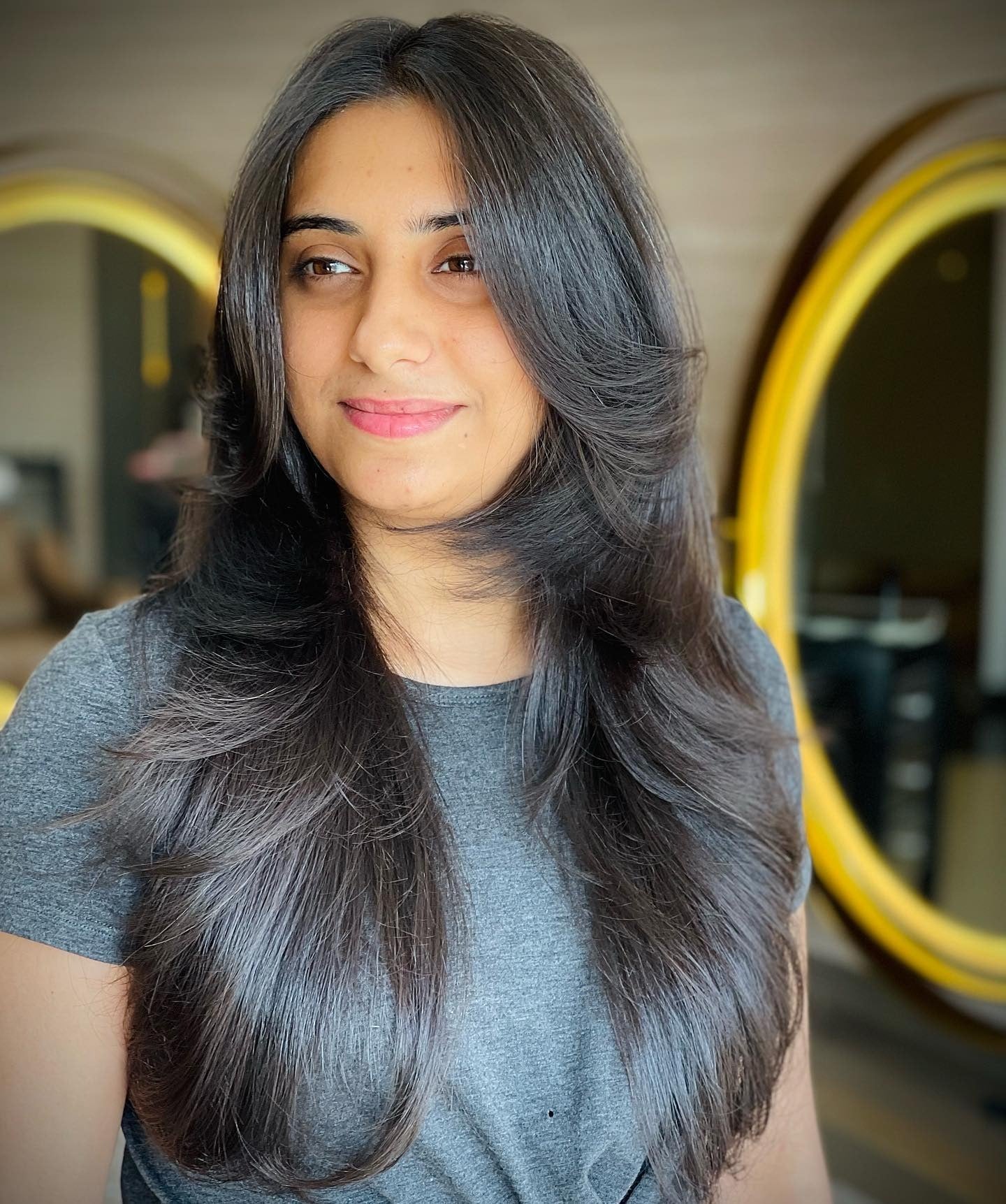 9. Schlanke Holzkohleschichten mit aufgehobenen Vorhang Pony (Frisuren mit Vorhangstätten)