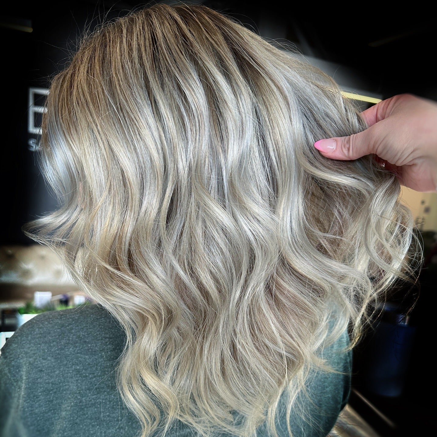 9. Rauchige Platinstruktur (helle Haarfarbe)