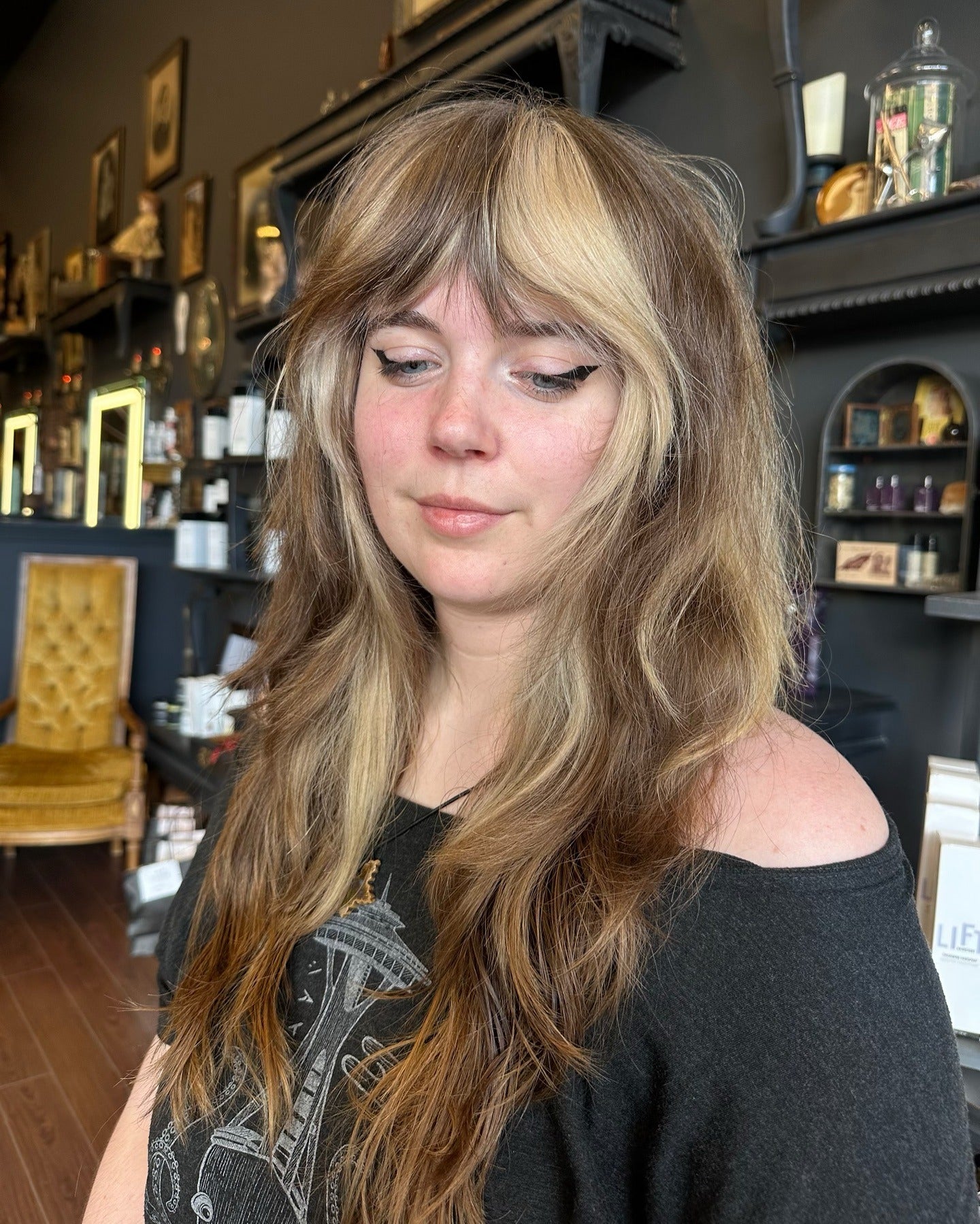 9. Weicher Karamell -Shag mit wispy Vorhangrand (lange Shag -Frisuren)