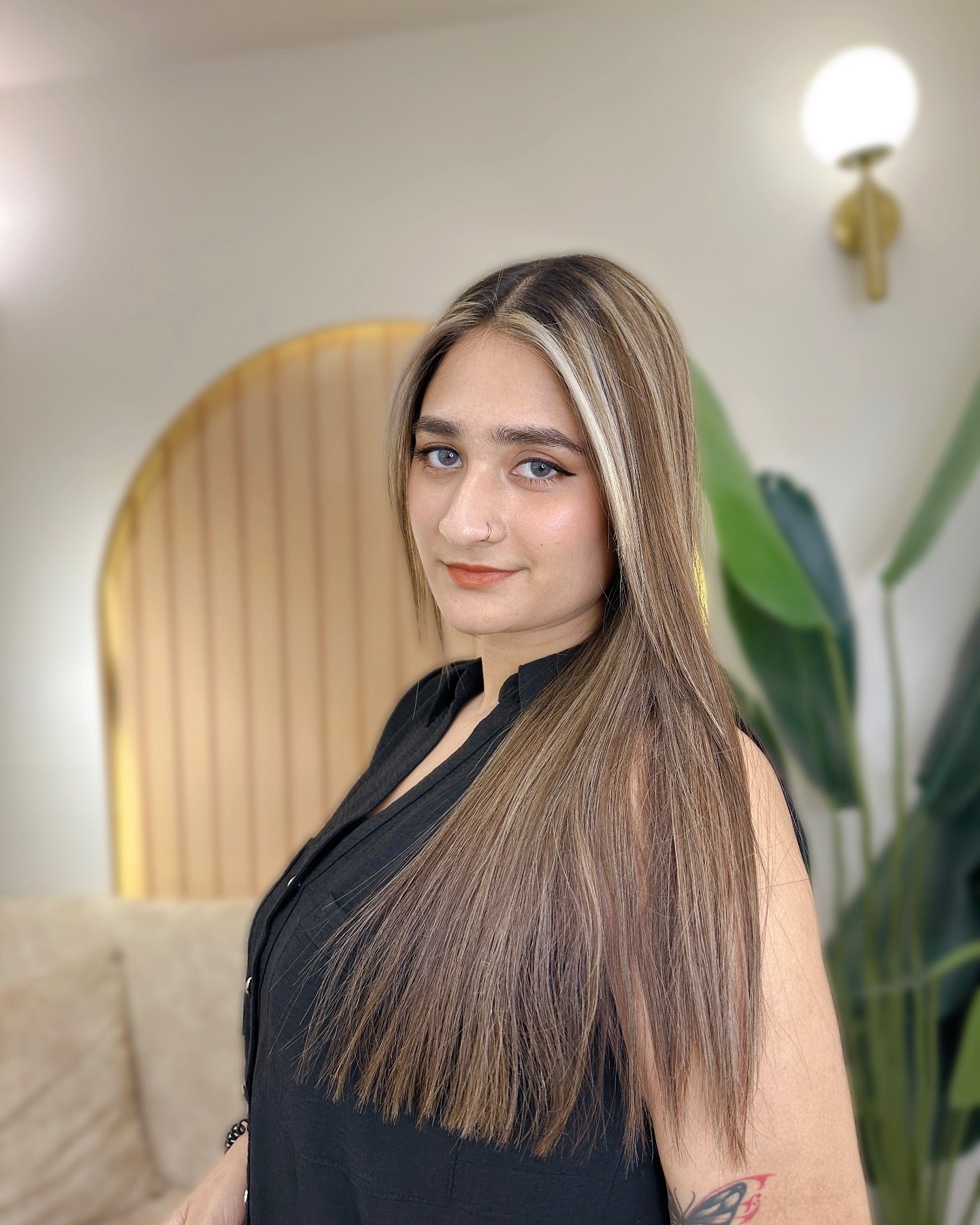 9. Straight Asche braun mit blonden Gesichtsrahmen (hellbraunes Haar mit Highlights)