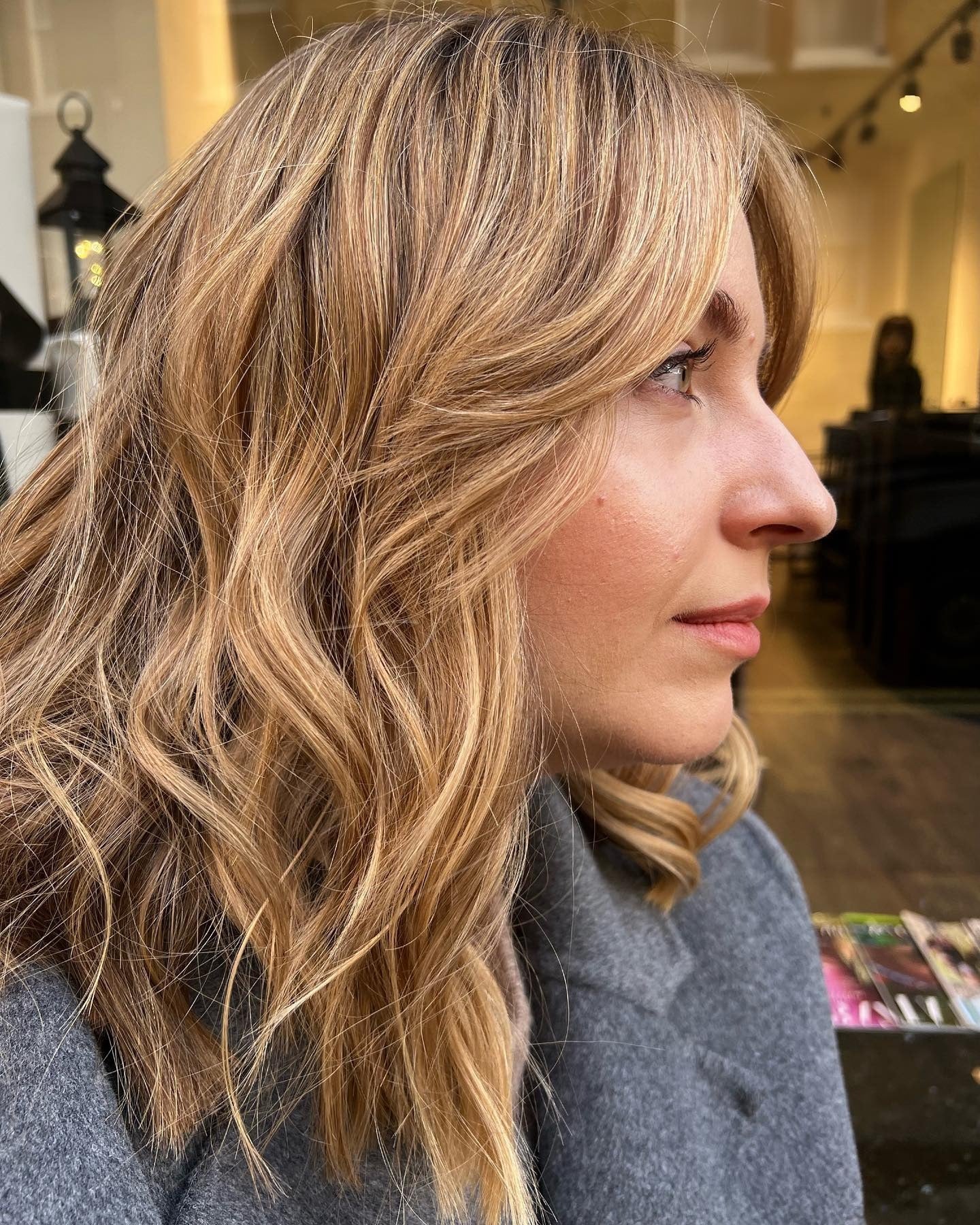 9. Warm Caramel Curl Brushed Finish (Karamell-Haarfarbe)