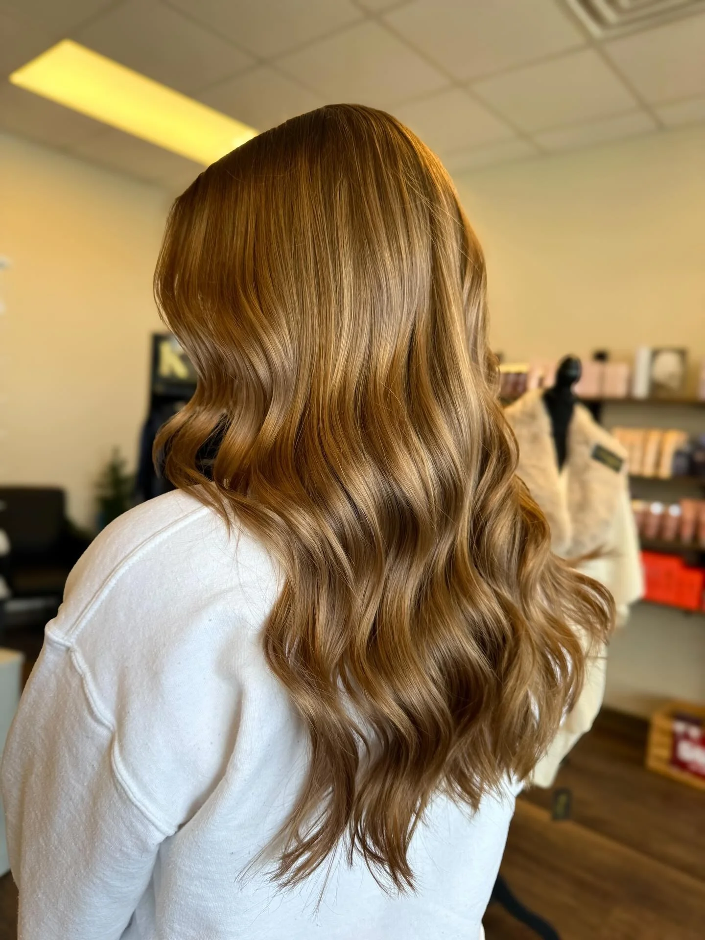 9. Warmes Honigbraun mit strukturierten Enden (Honigbraune Haarfarbe)