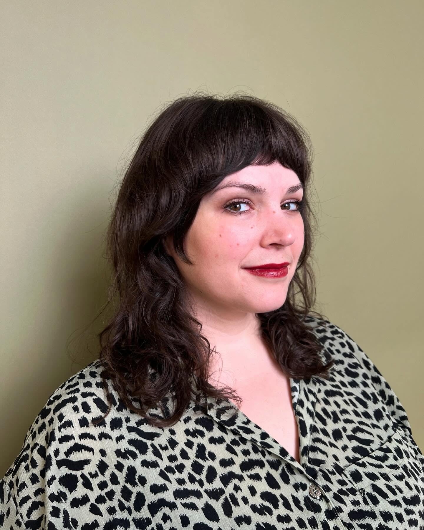 9. Wellenlange Shag mit Micro-Pony (70er Jahre Frisuren)