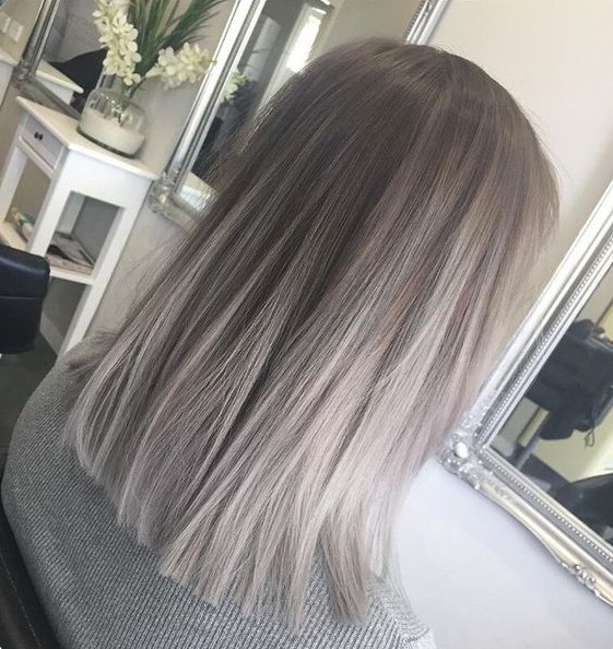 Stumpfe, gerade Lob -Haarschnitte - Ombre, Balayage Frisuren