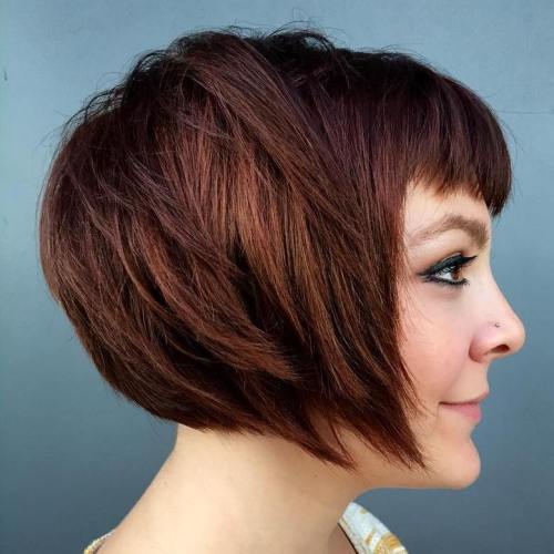 Kastanienbrauner Bob