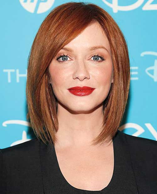31 wunderschöne gerade Bob-Haarschnitte für Frauen Christina Hendricks‘ Straight Red Bob